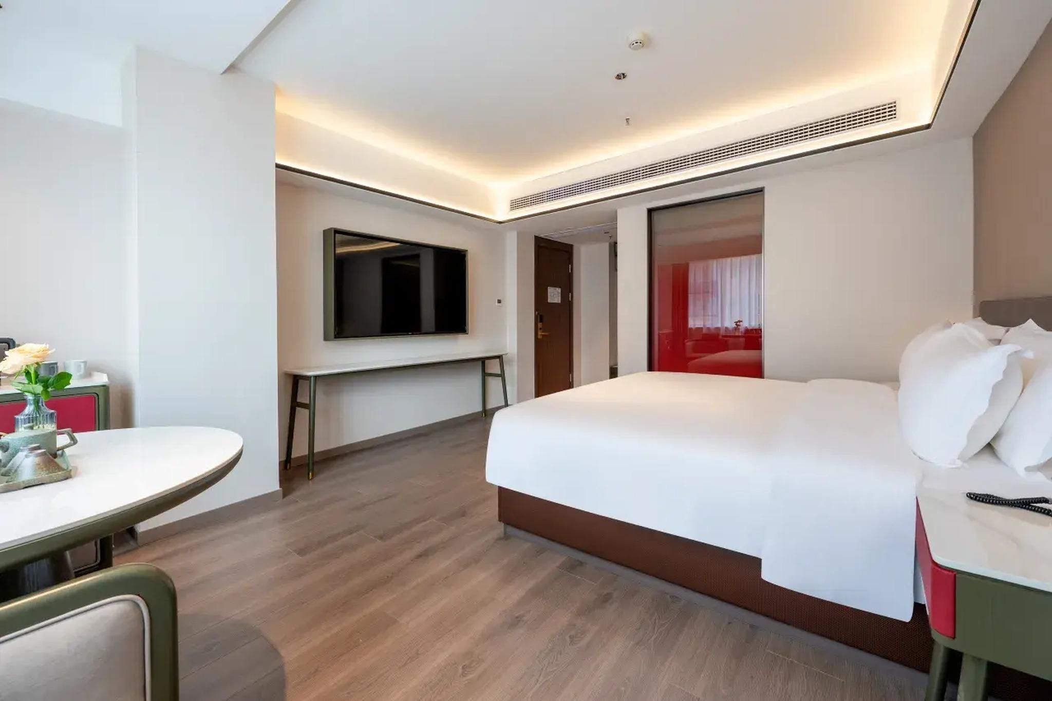 Queen Room with View