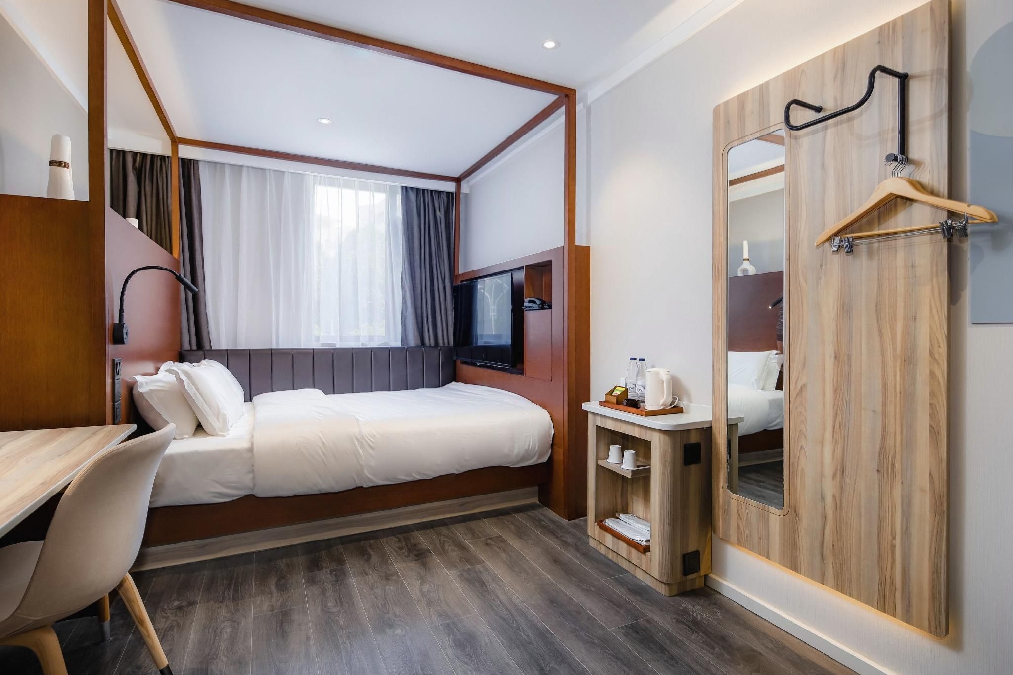 Standard Double Room with Audio