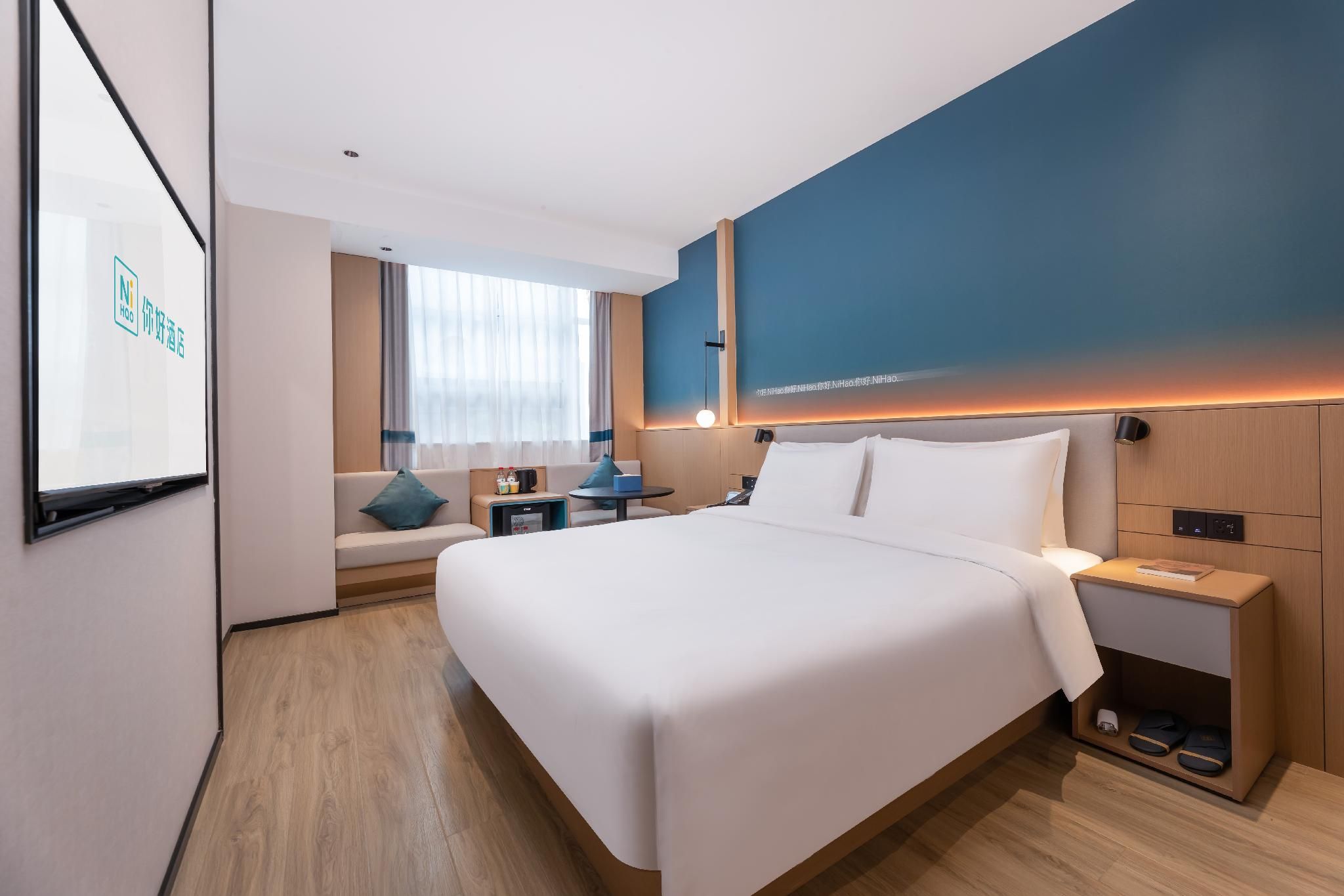 Huazhu - Room With Bed