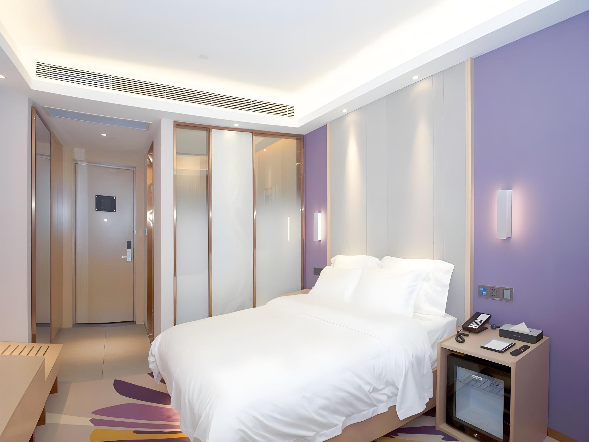 Business Queen Room