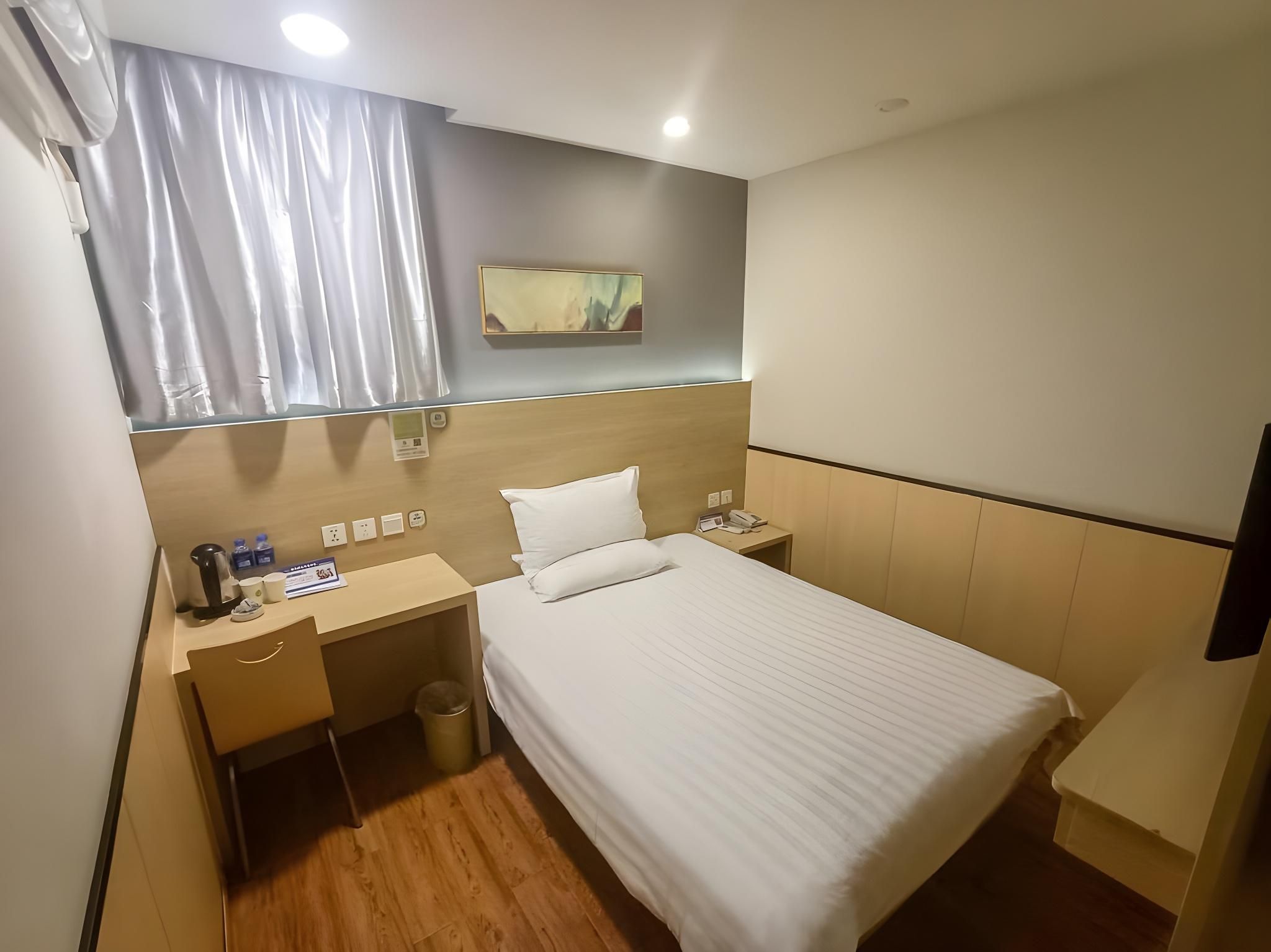 Huazhu - One Bed Room With No Window