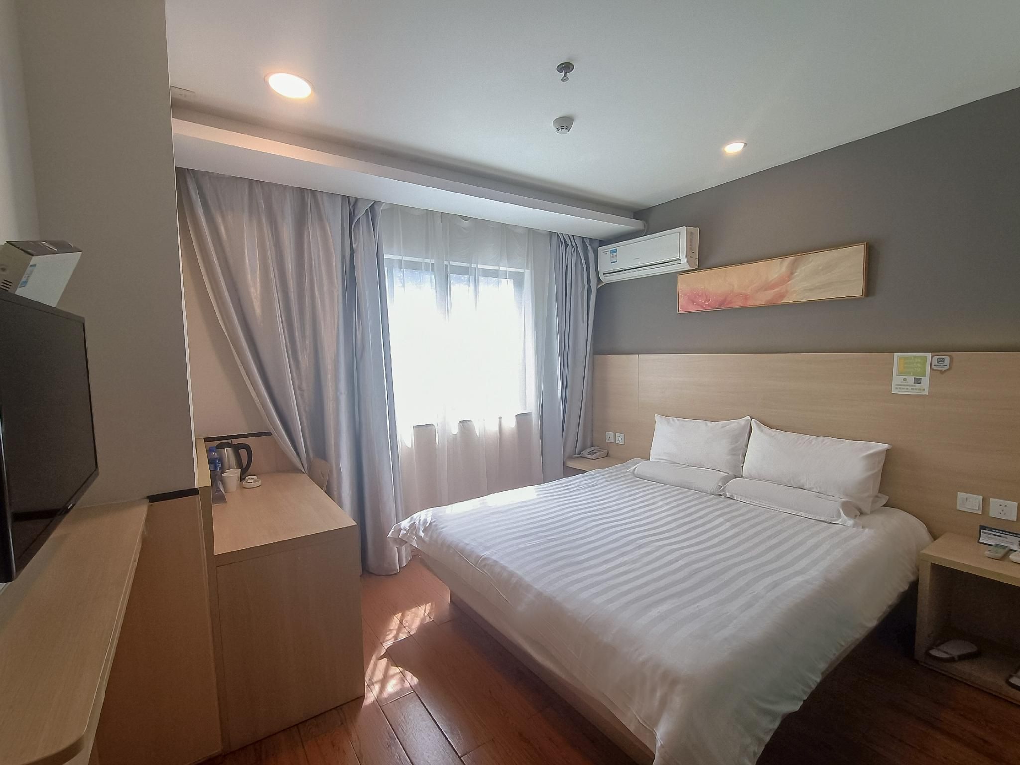 Queen Superior Room