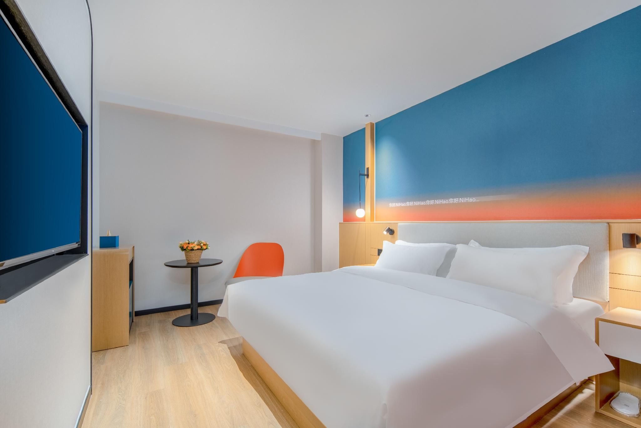 Huazhu - Room With Bed