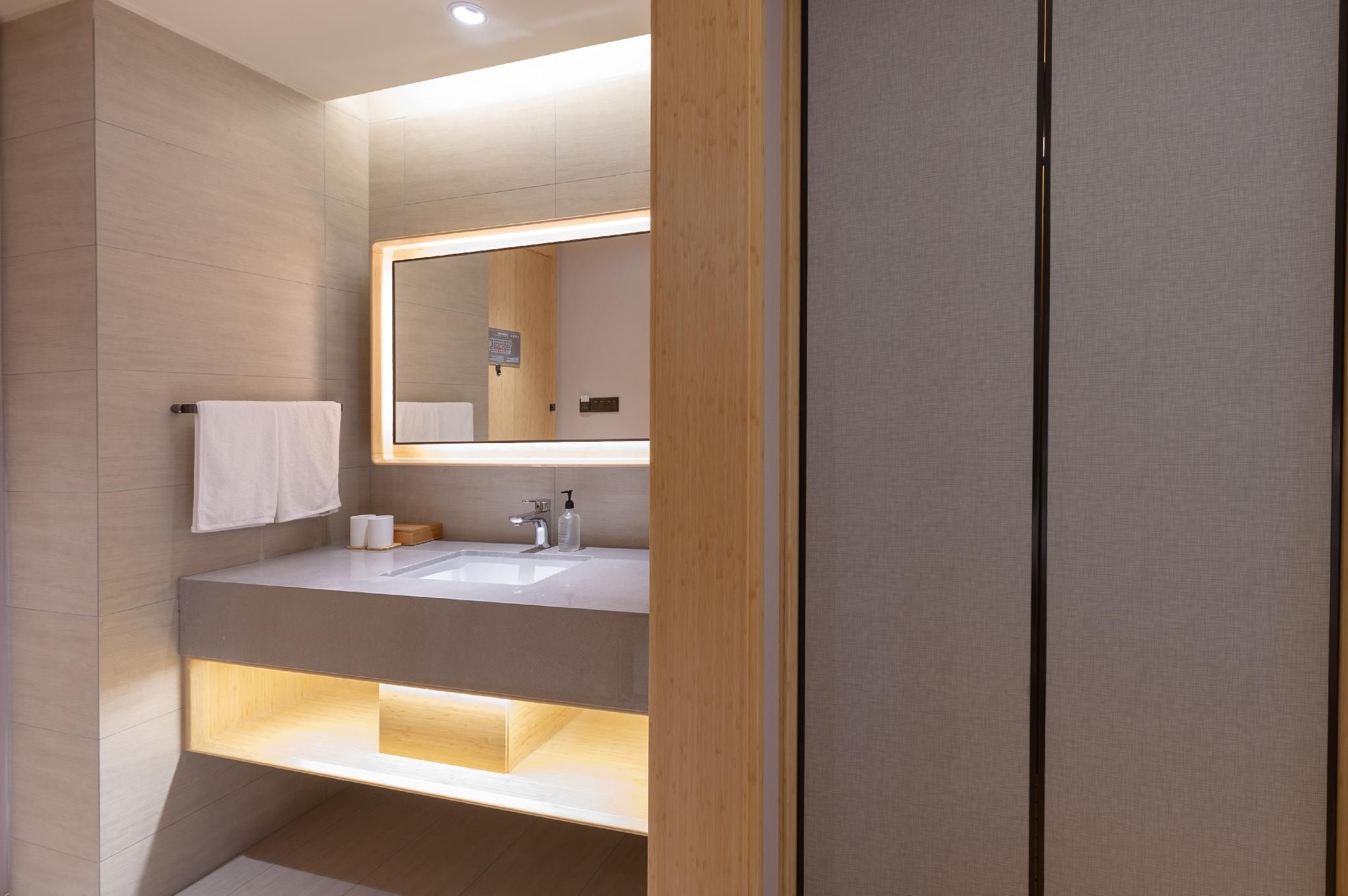 Huazhu - Superior Twin