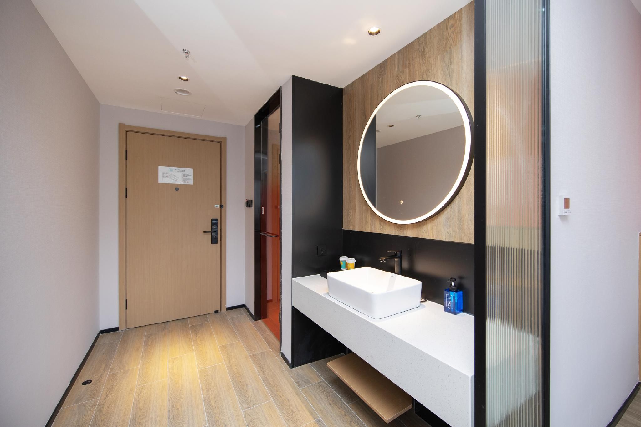 Huazhu - Intelligent 1 Bed Room