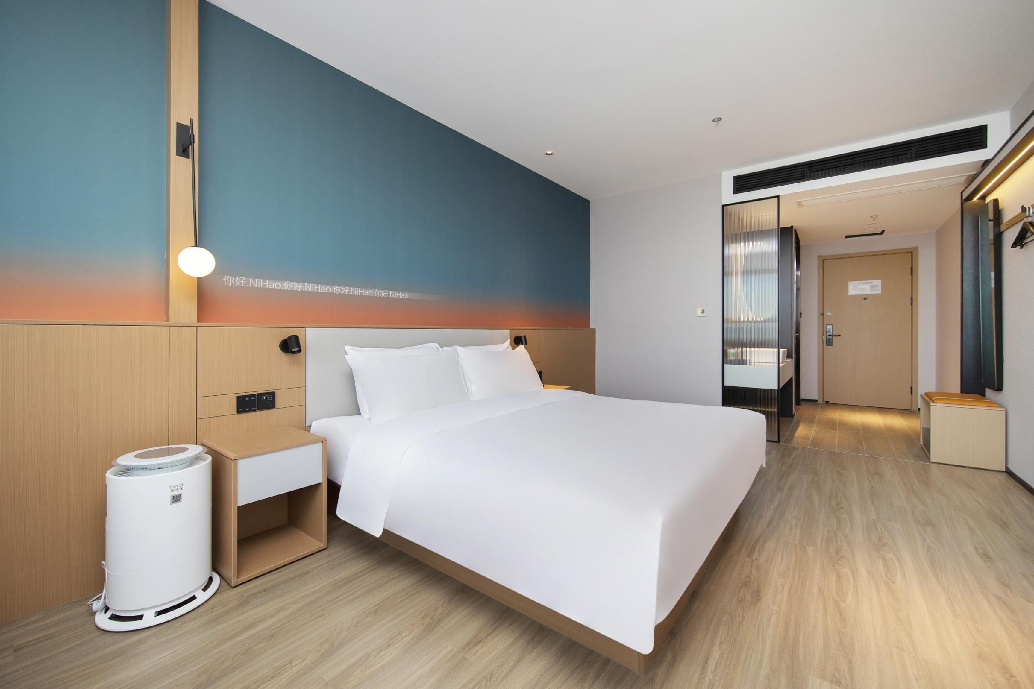 Huazhu - Intelligent 1 Bed Room
