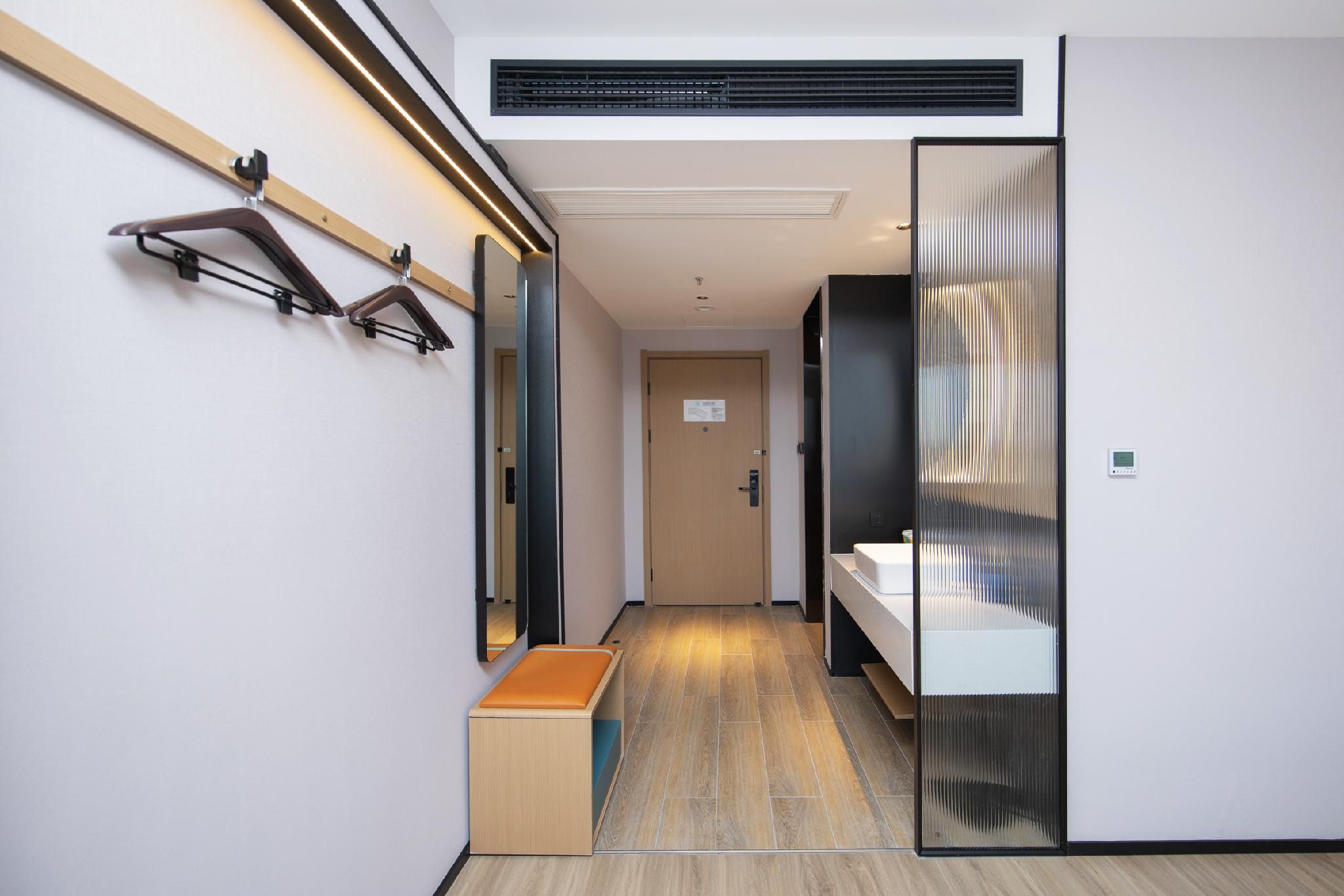 Huazhu - Cinema Bed Room