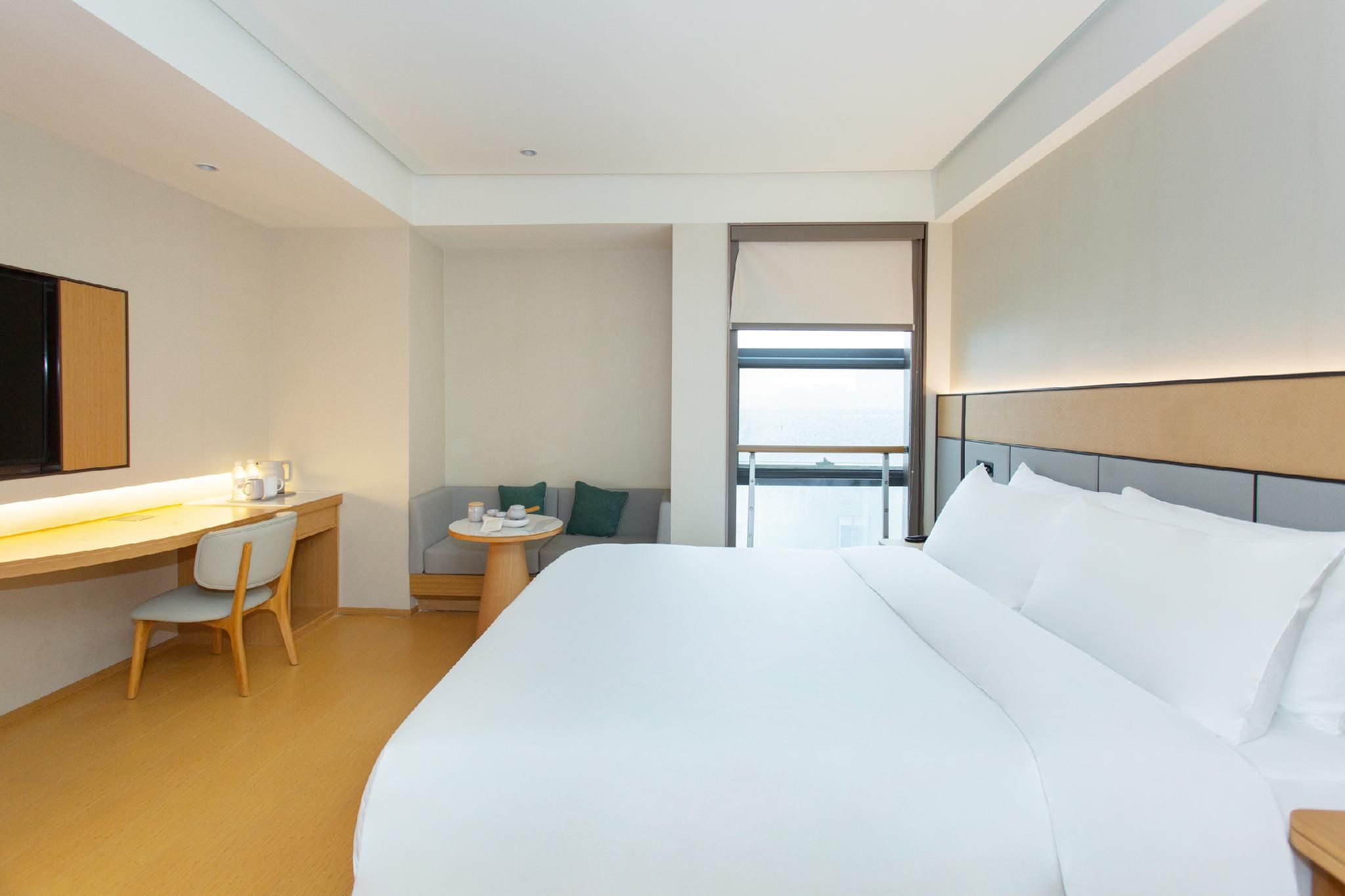 Business Queen Bed Room