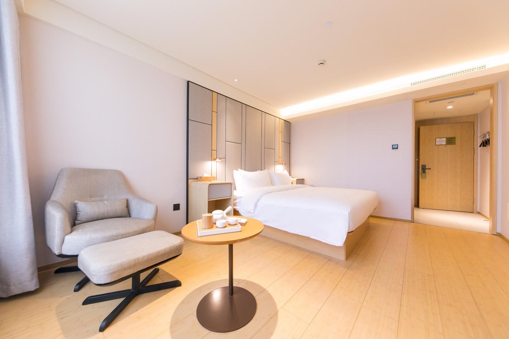 Business Queen Bed Room