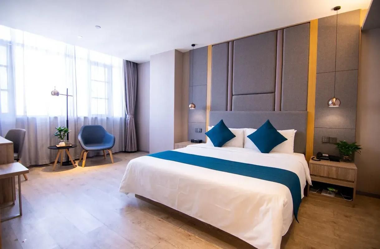 Queen Superior Room
