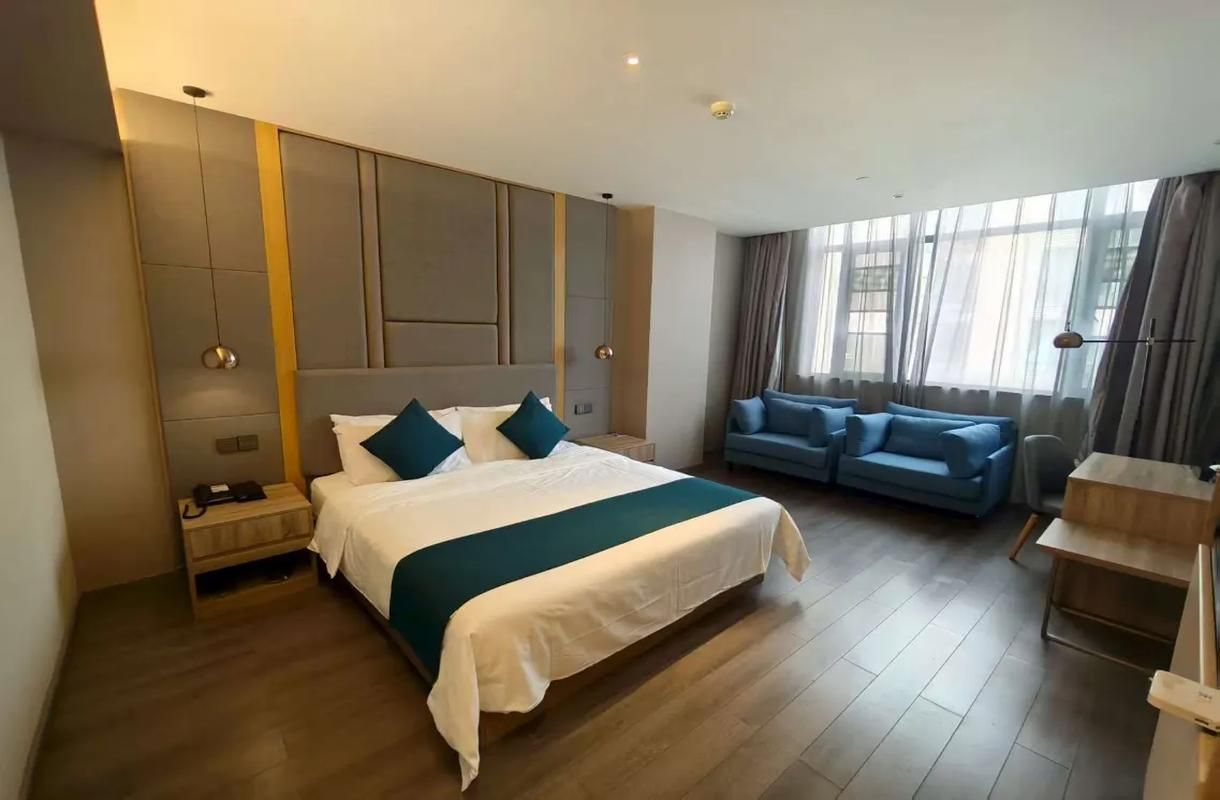 Deluxe Club Suite