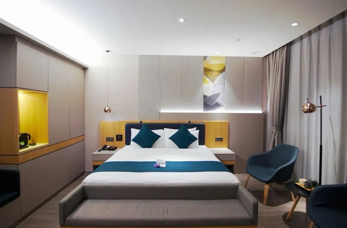Business King Room