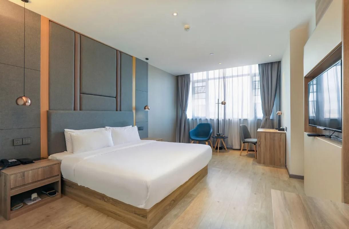 Queen Superior Room
