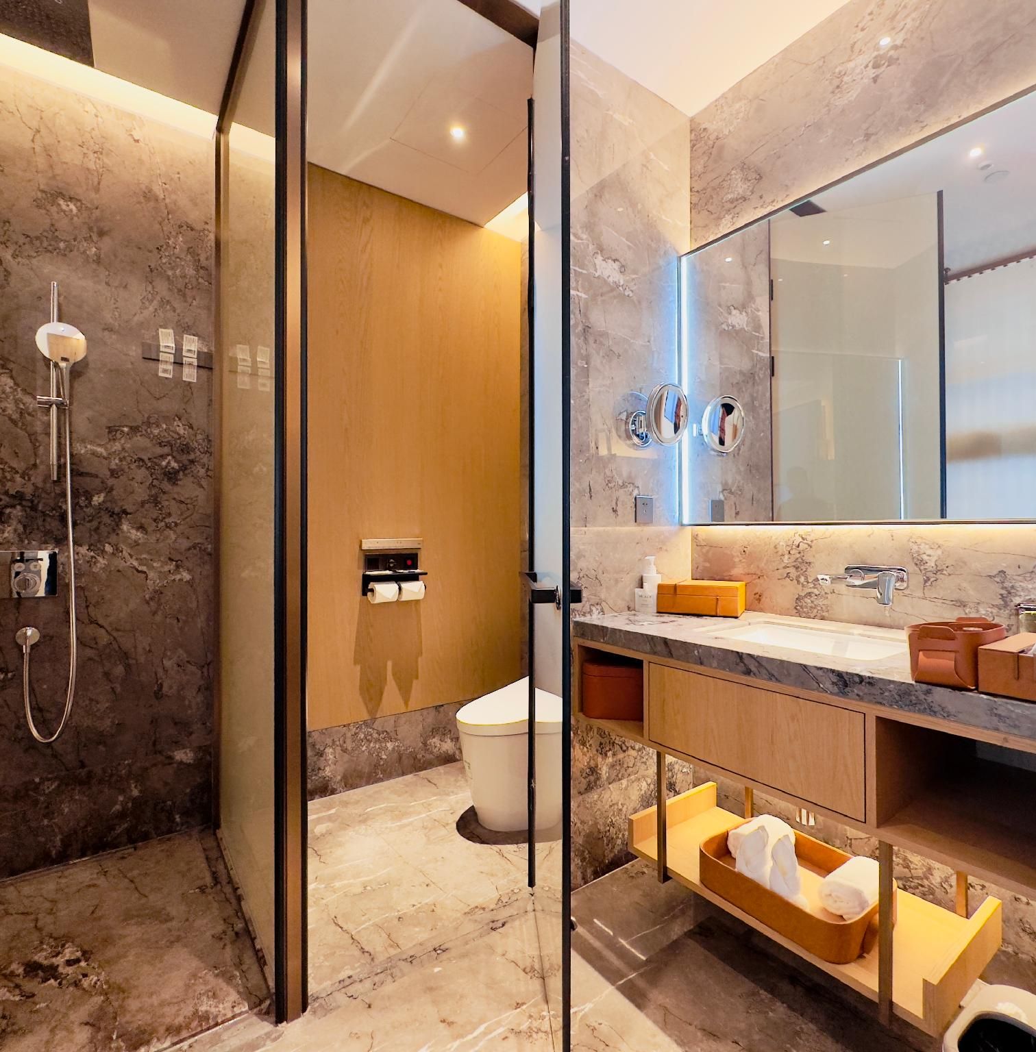 Deluxe King Room with Balcony