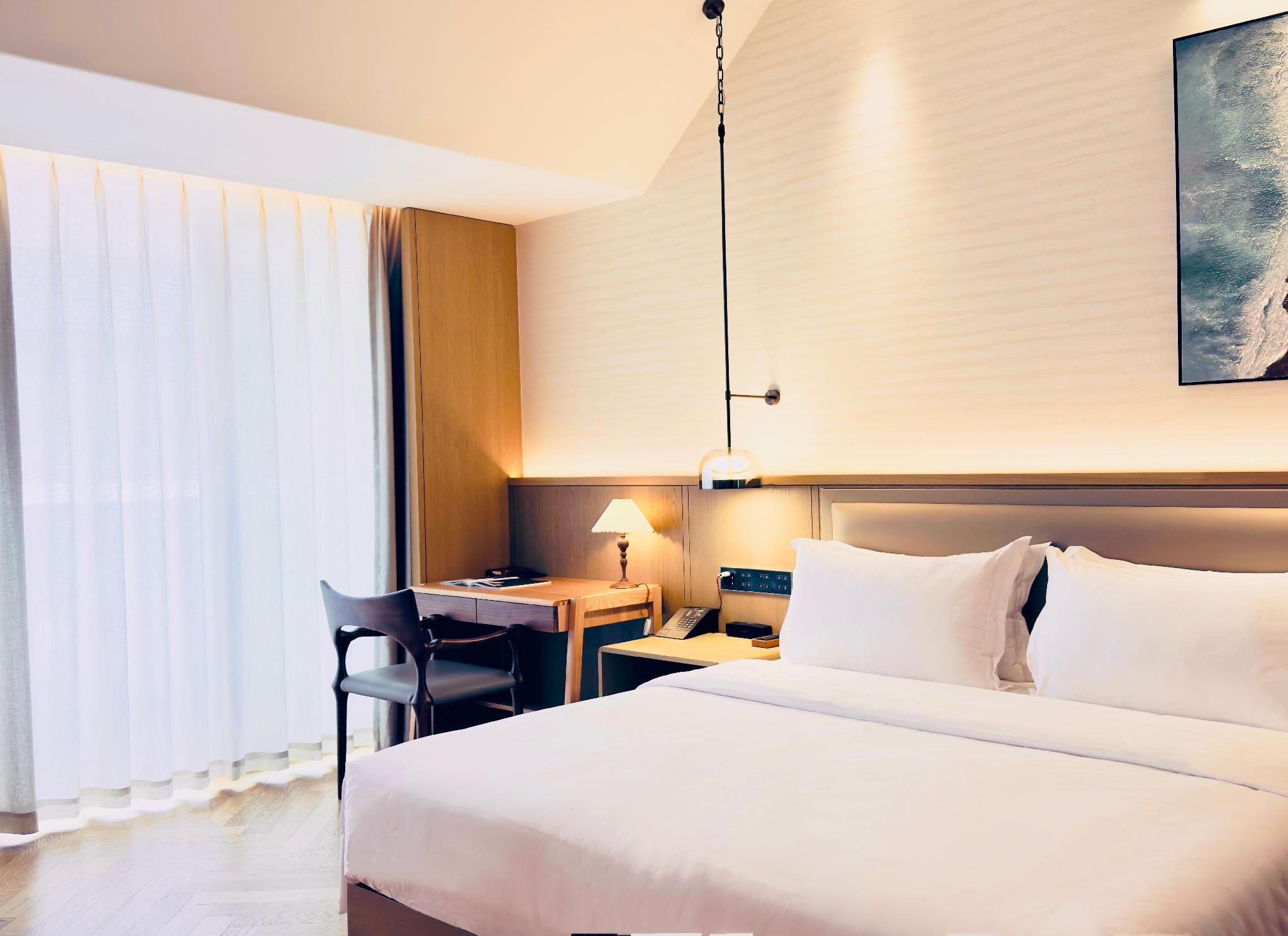 Deluxe King Room with Balcony
