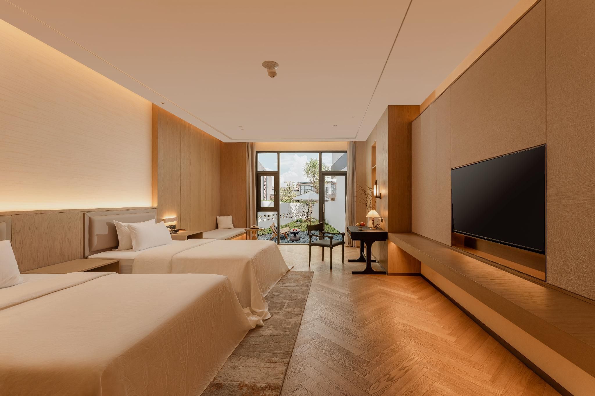 Courtyard Twin Room with Balcony