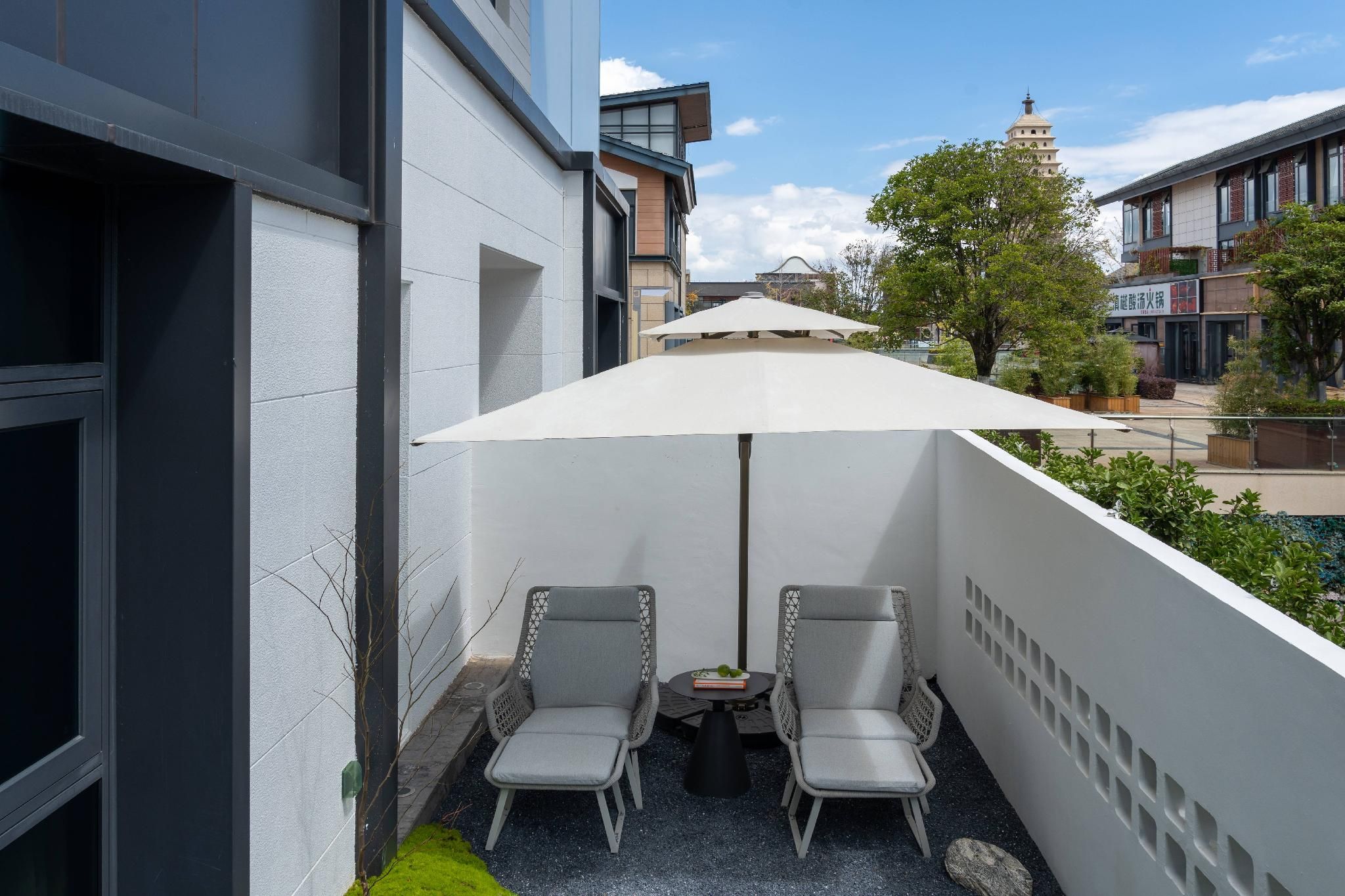 Superior Queen Room with Balcony