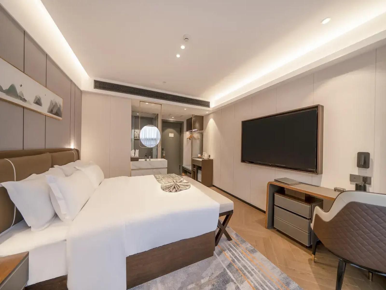 Business King Room