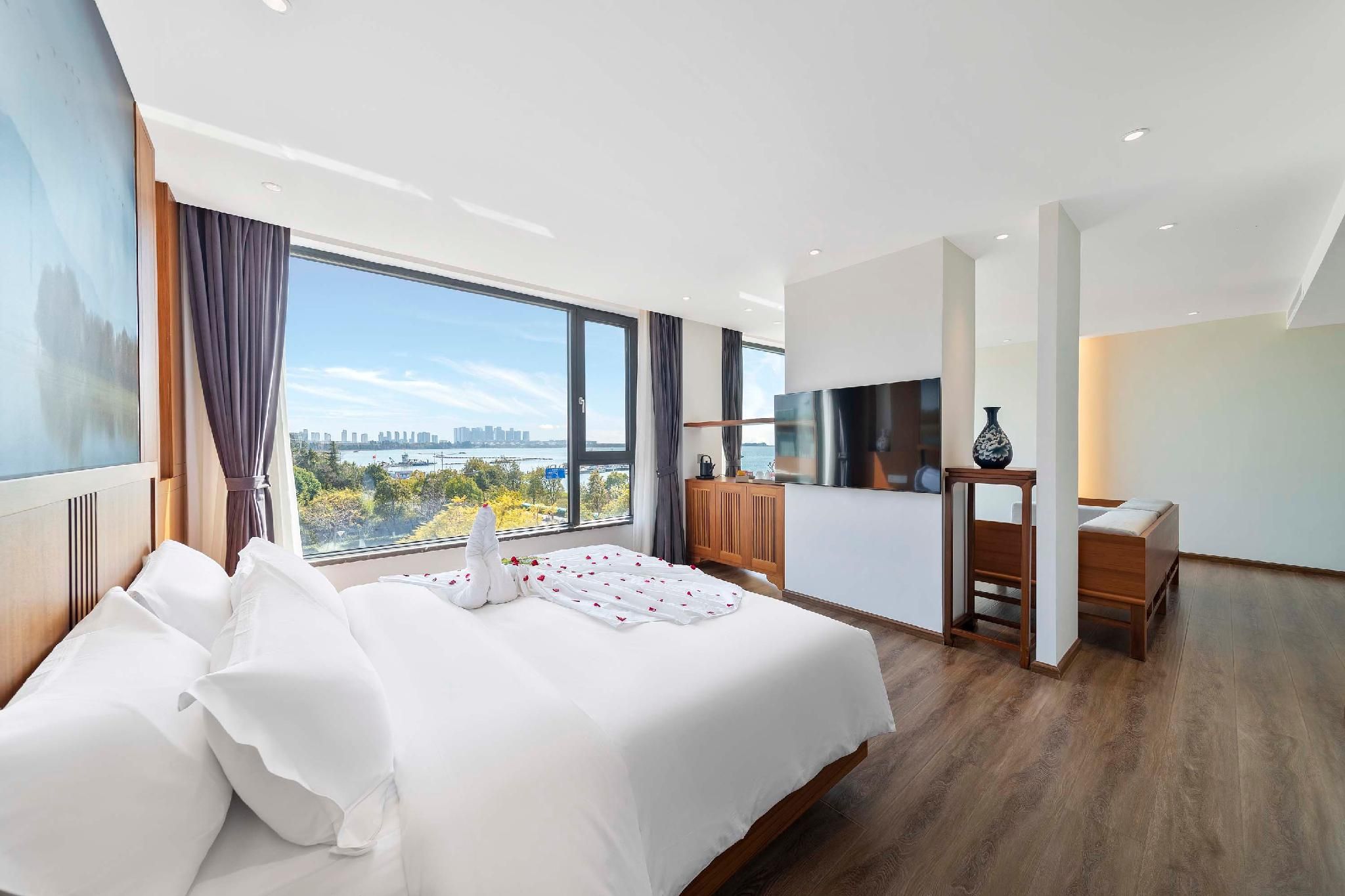 Double Room - Parking Included