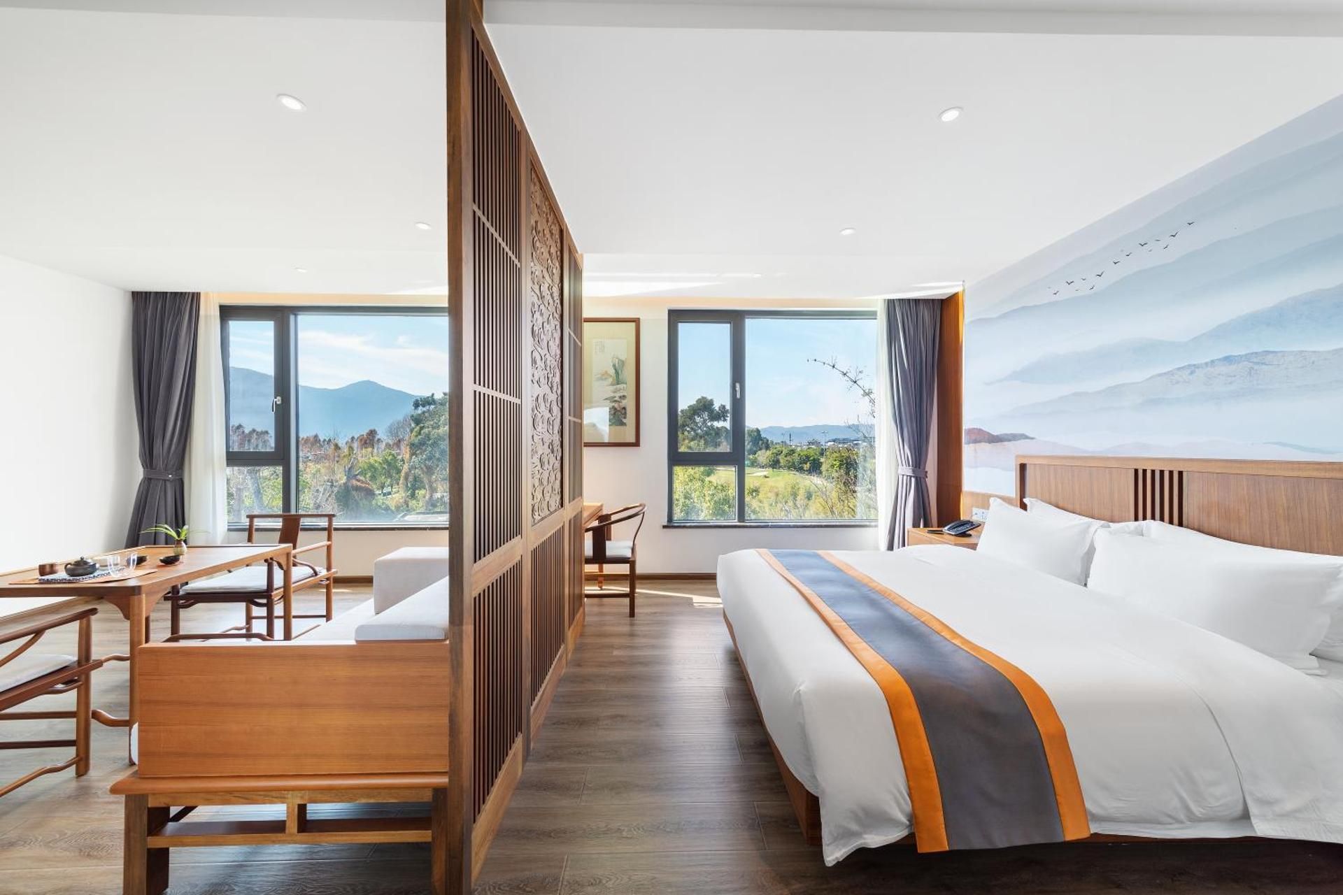 Deluxe Queen Room