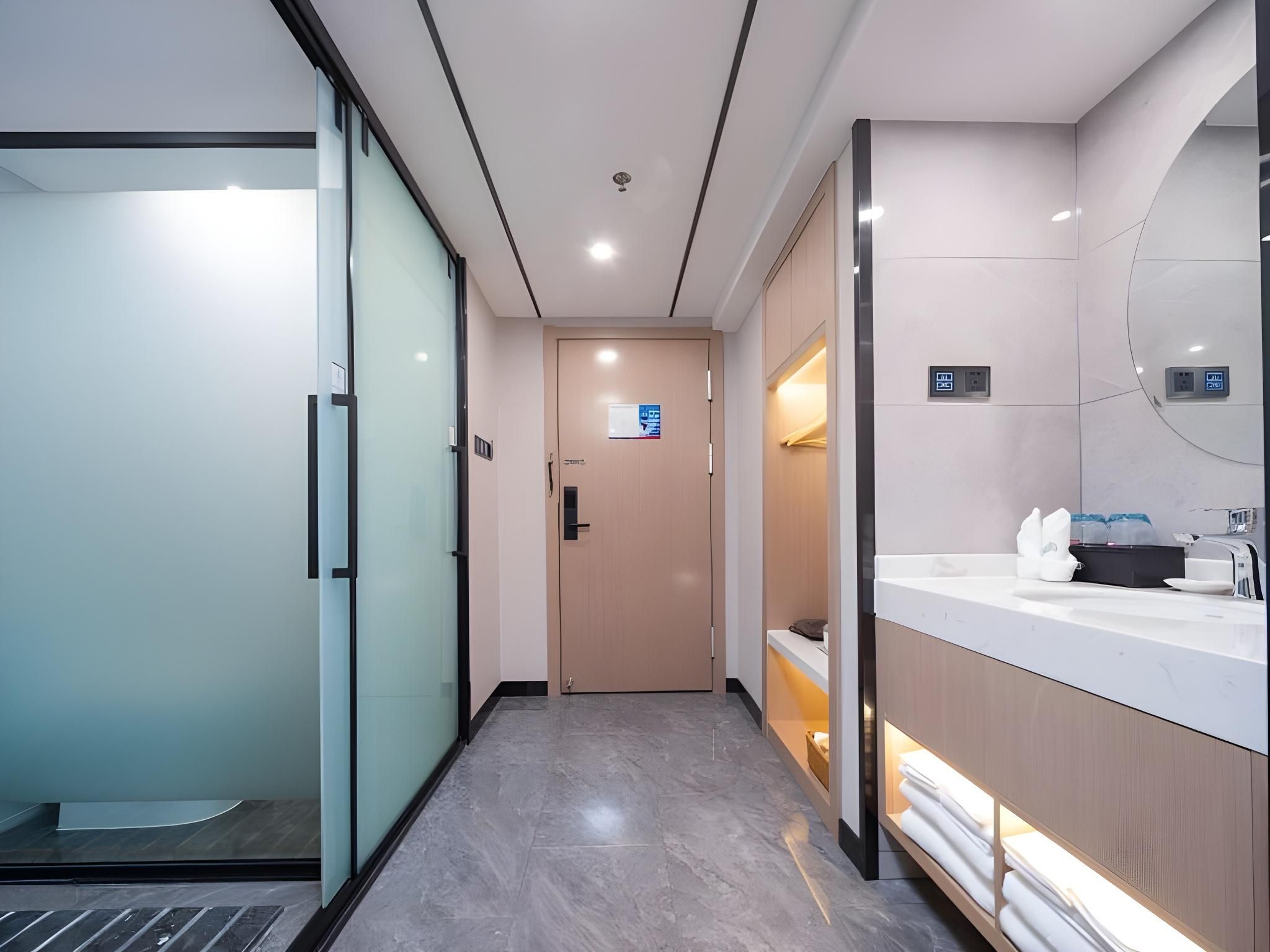 Business Queen Room