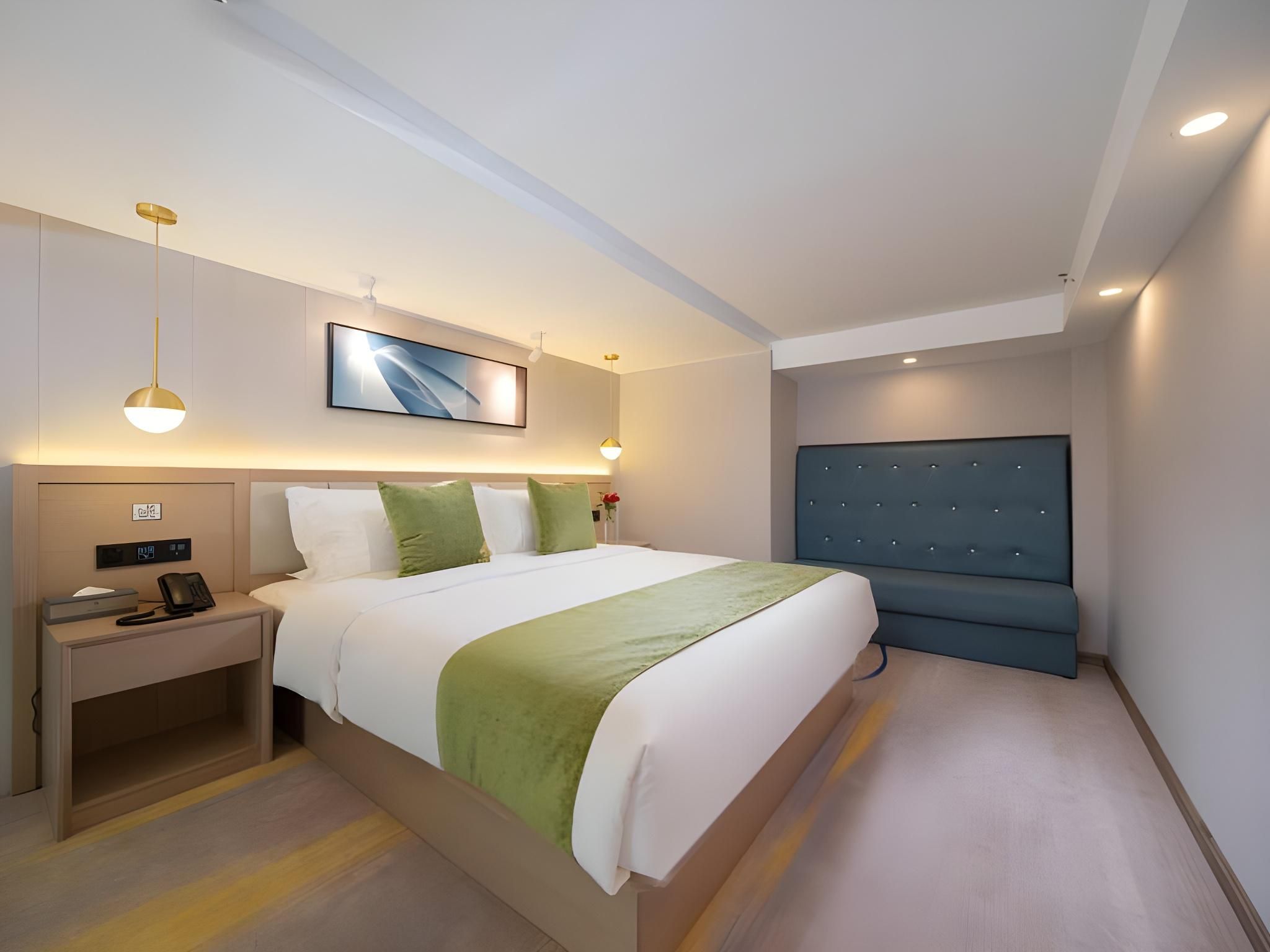 Queen Deluxe Room