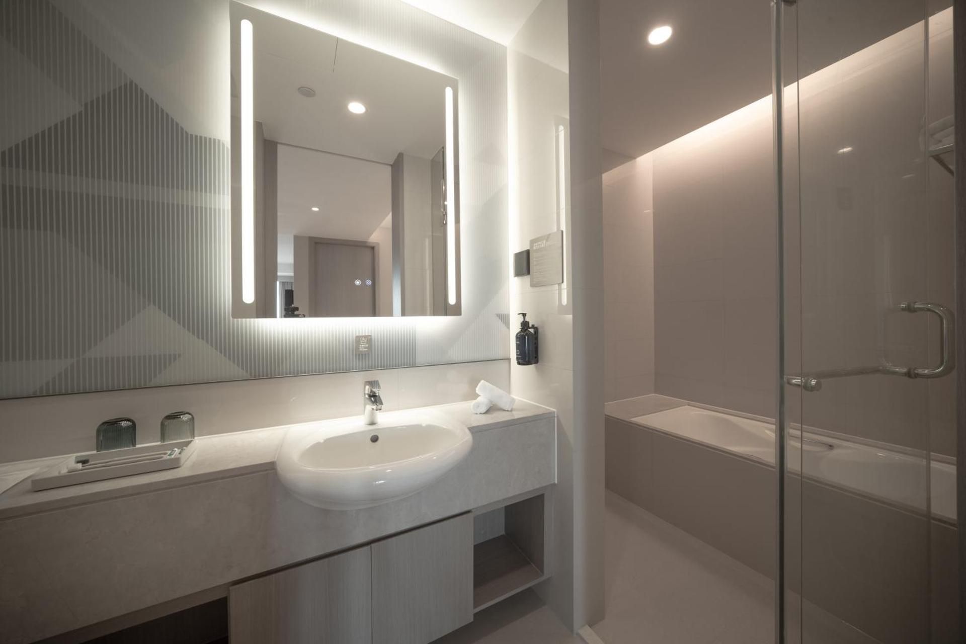 1 King 1 Bedroom Suite