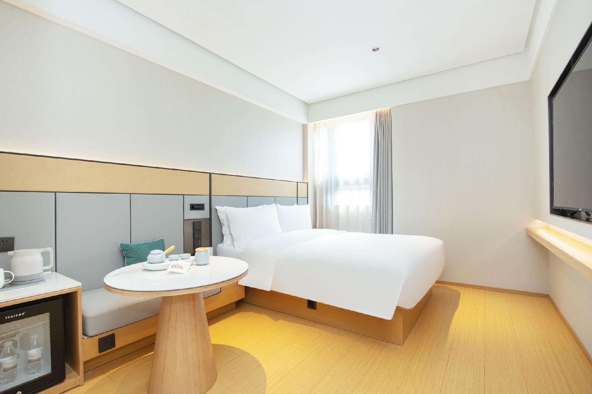 Huazhu - Room With Bed