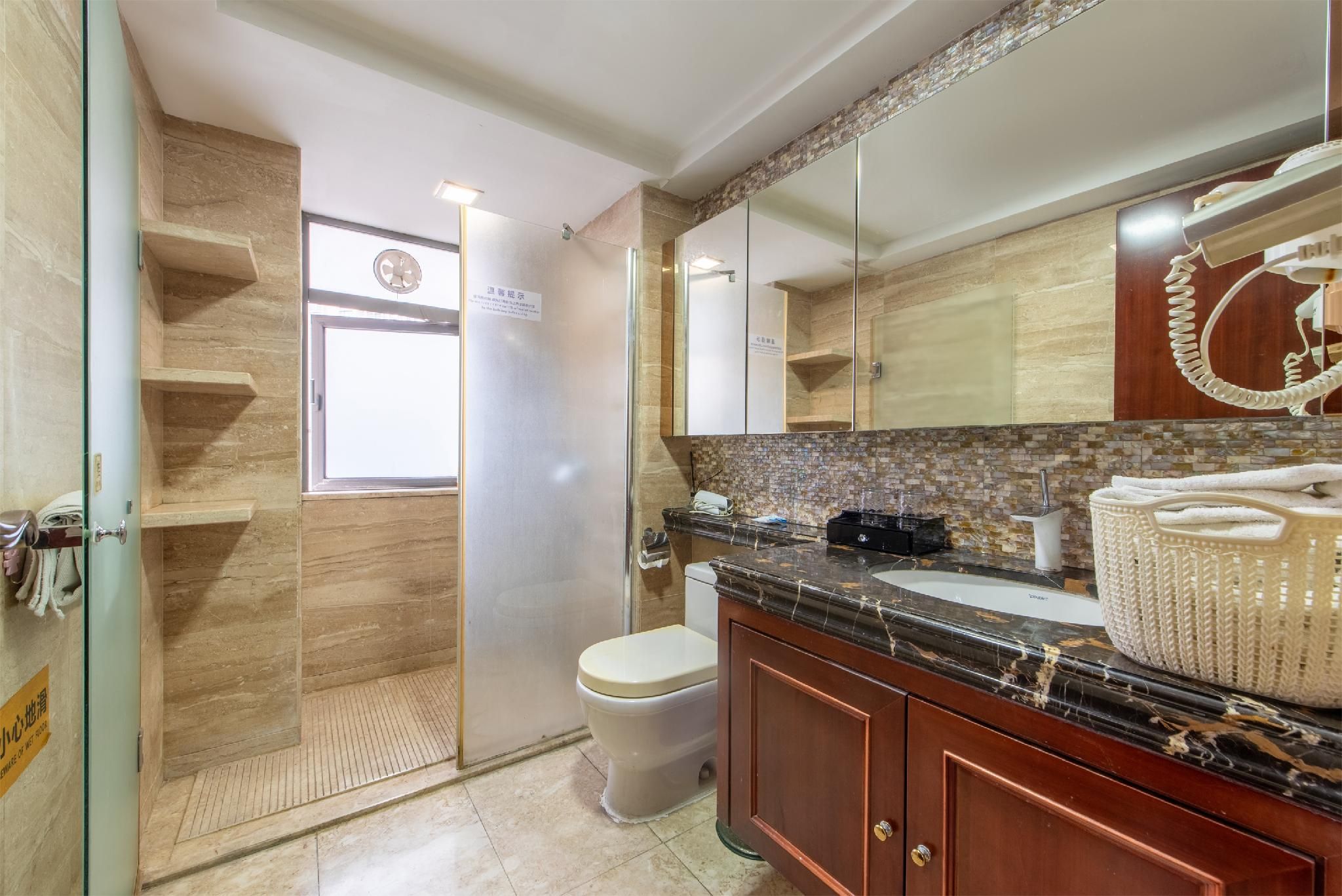 Executive Deluxe Twin City View