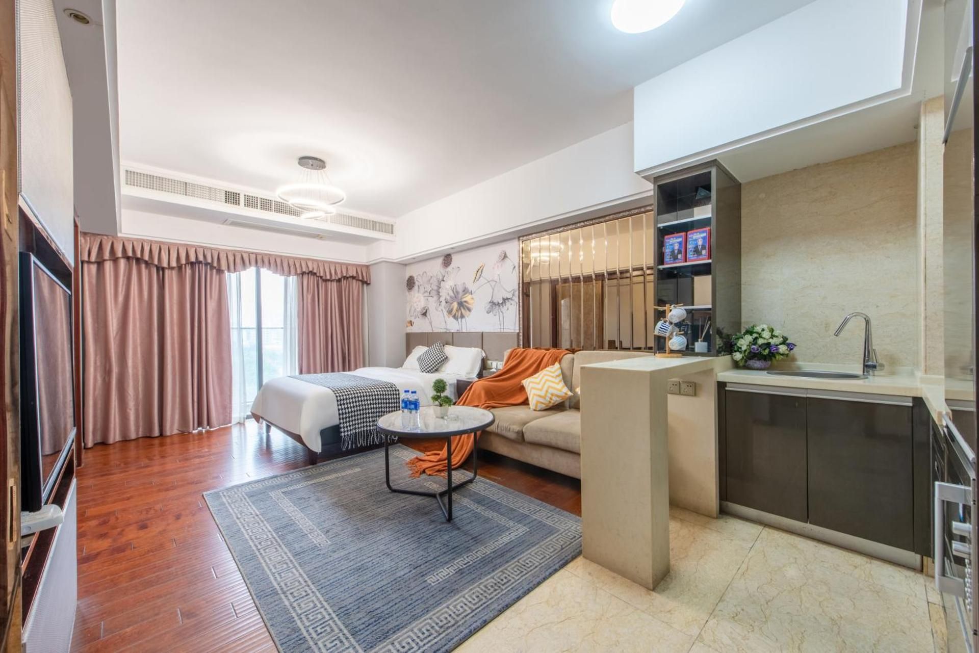 Deluxe Queen Room with City View