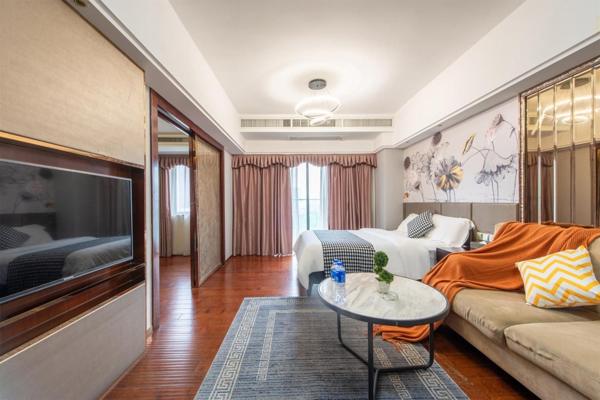 Deluxe Queen Room with City View