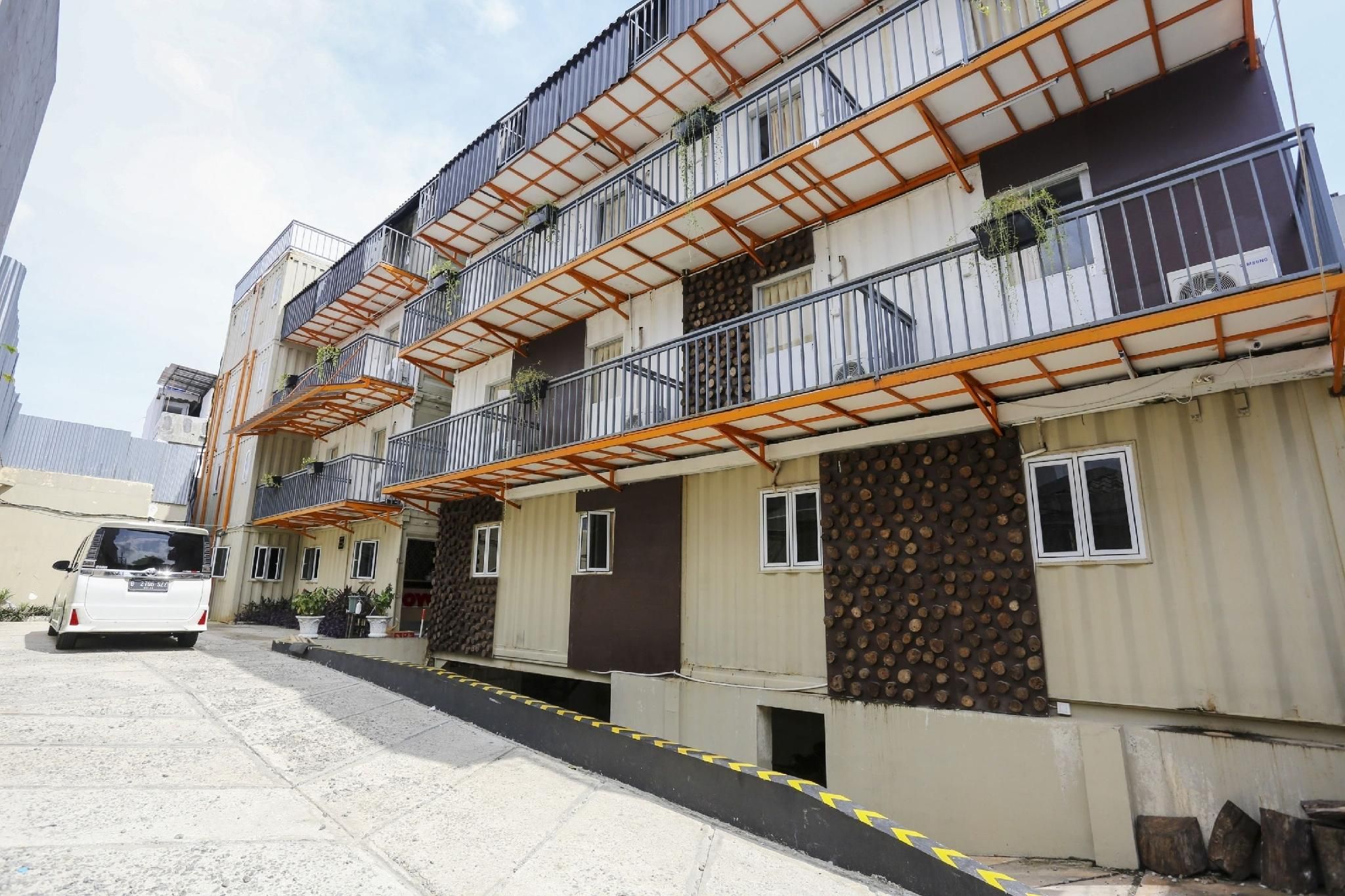 Dancenter Nadjara Residence Syariah