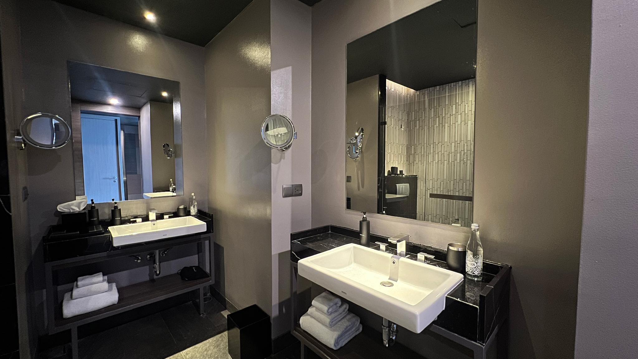 Deluxe Studio - King