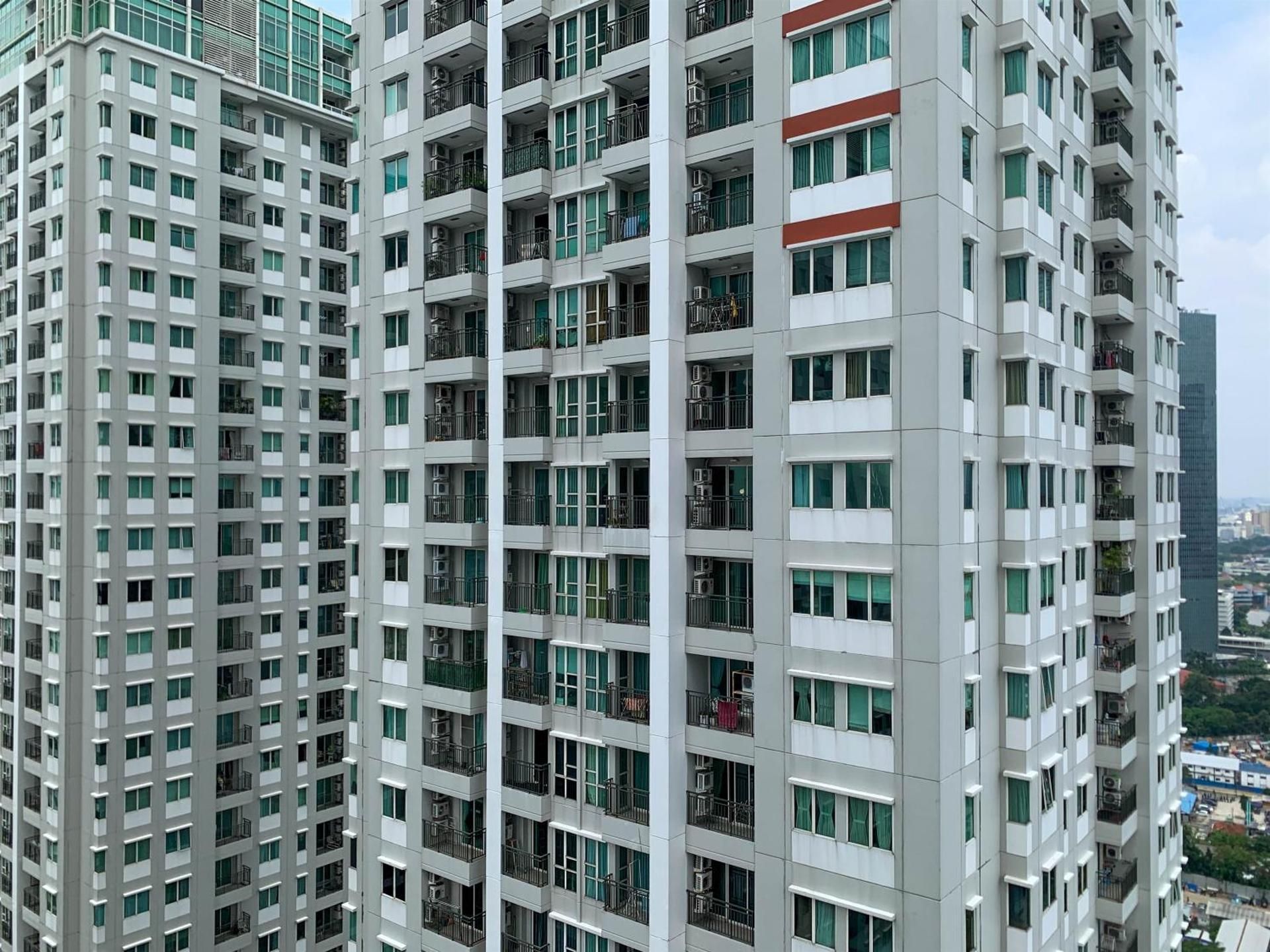 Comfort 1BR Apt at Thamrin Residence By Travelio