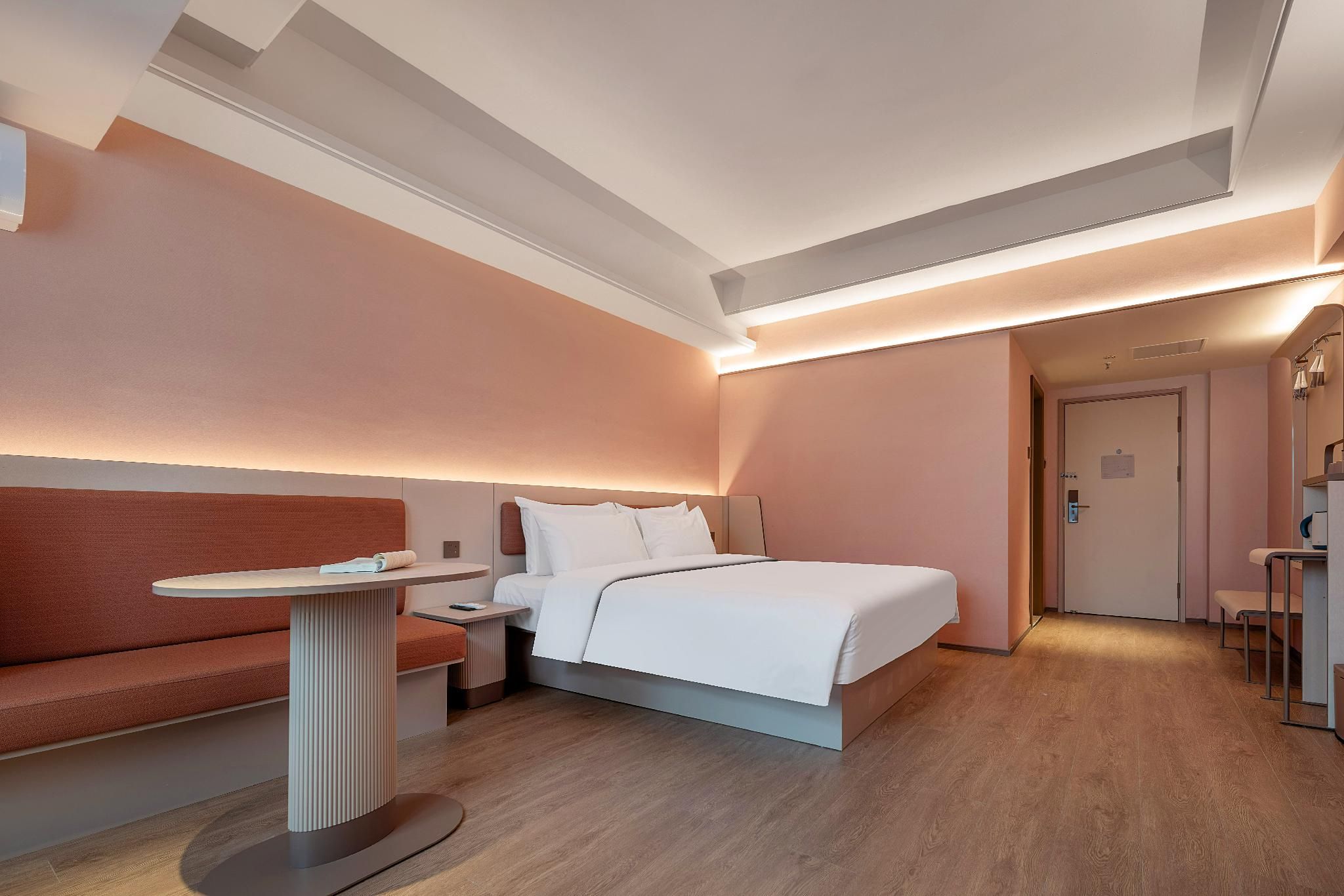 Queen Superior Room