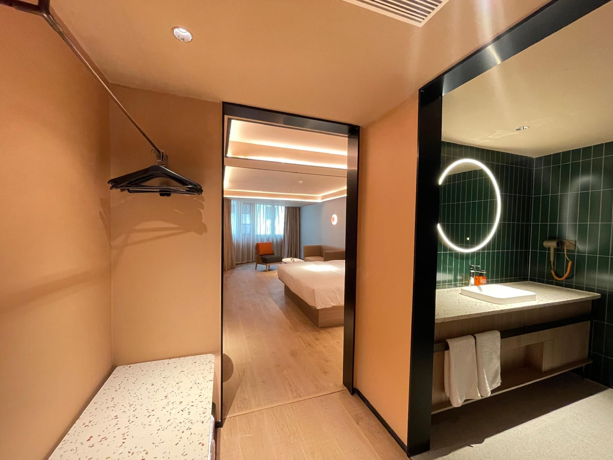 Huazhu - Deluxe Bed Room