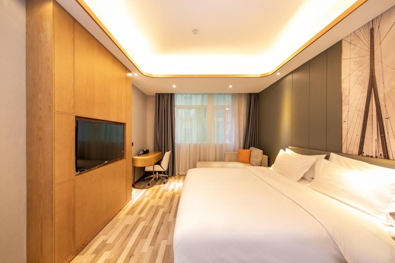 Huazhu - Room With Bed