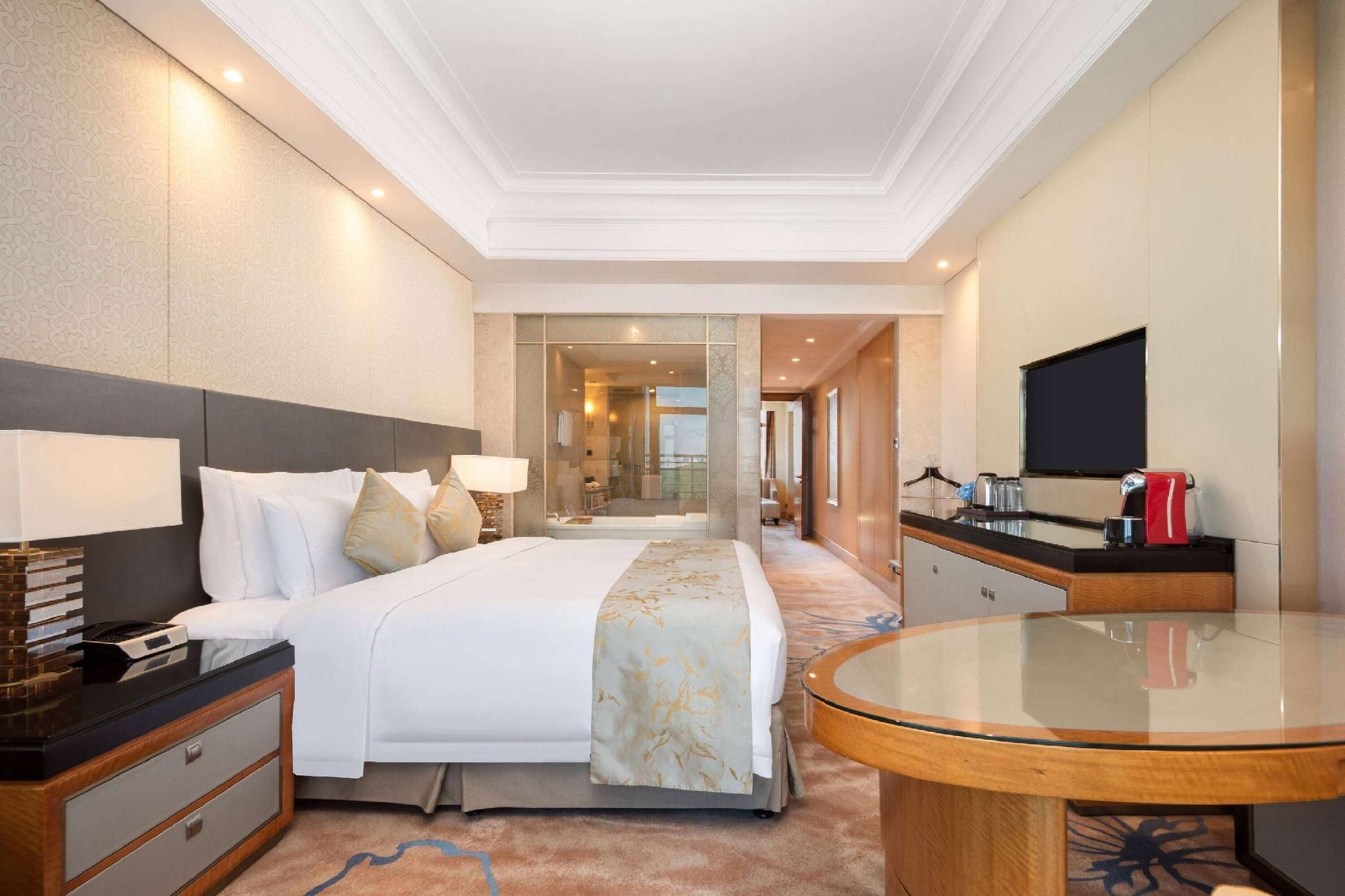 1 King Bed, Executive Ocean View Suite, Non Smoking