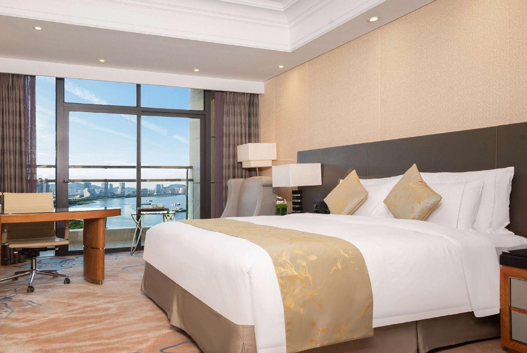 1 King Bed, Executive Ocean View Room, Non Smoking