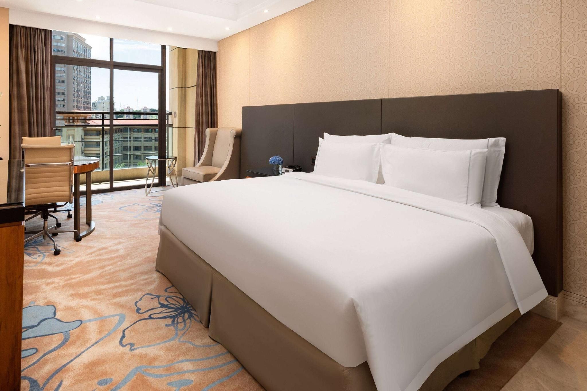1 King Bed, Deluxe City View Room, Non Smoking