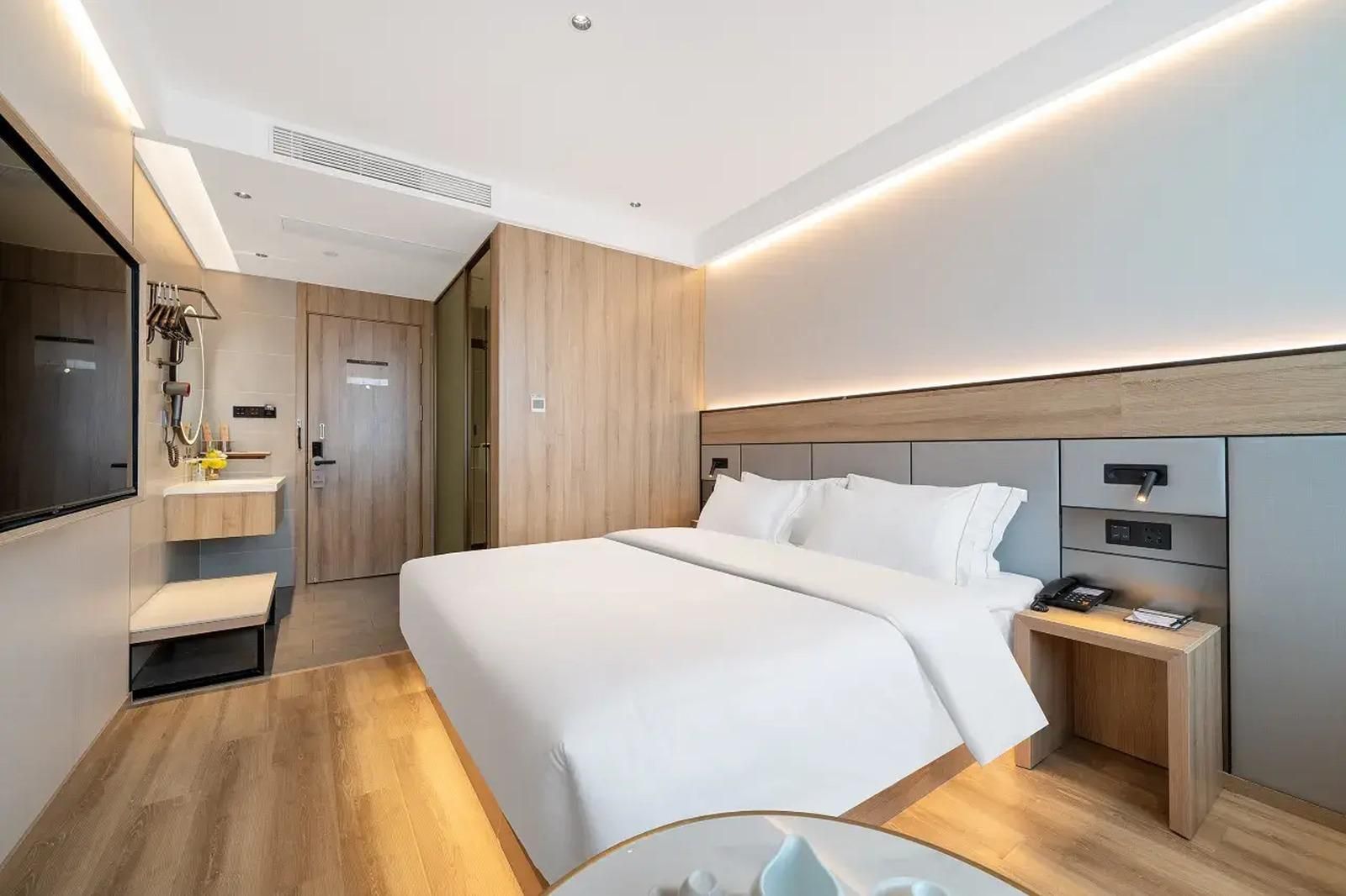 Feature Queen Room