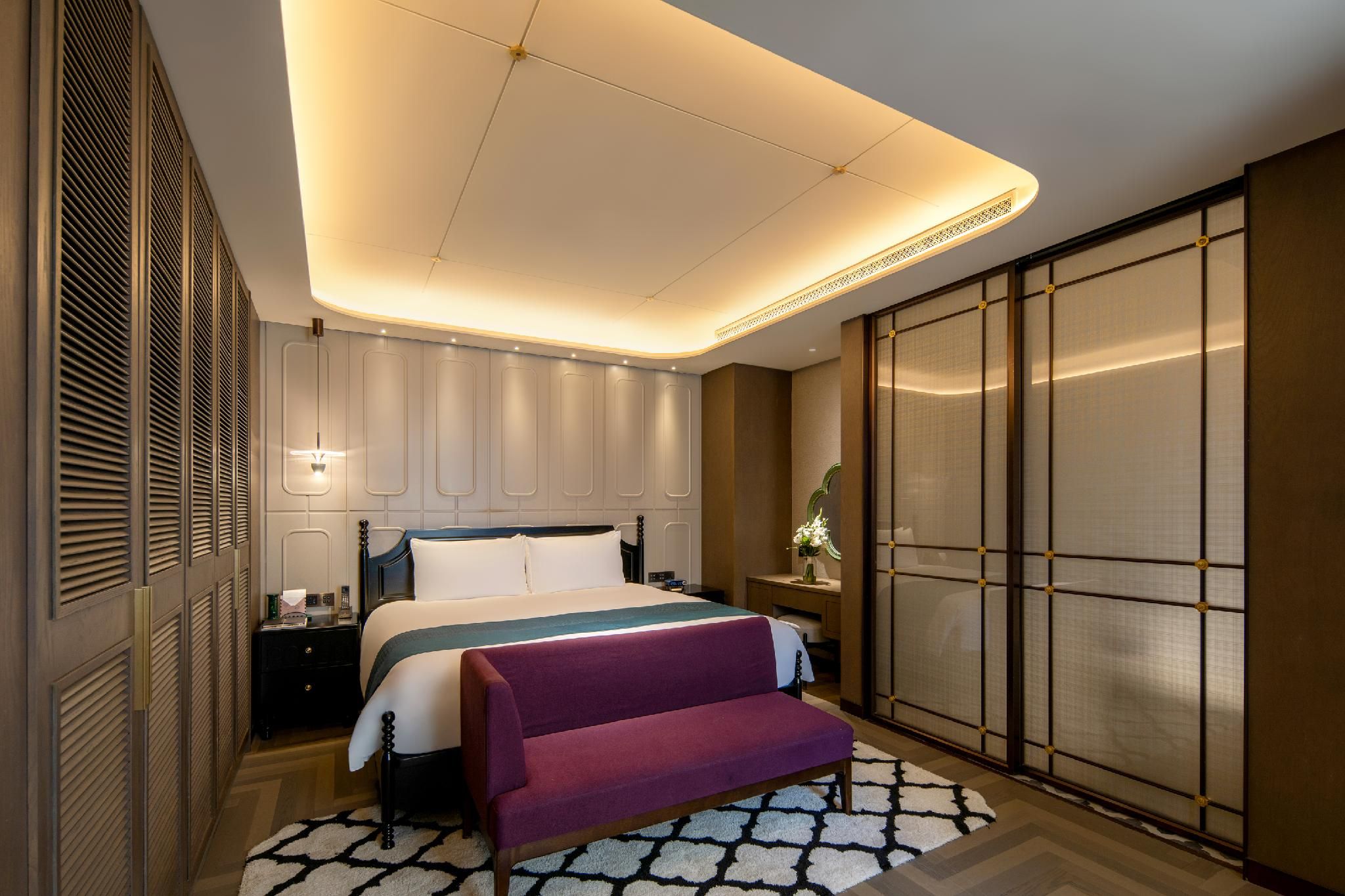 Executive King Room with Bathtub