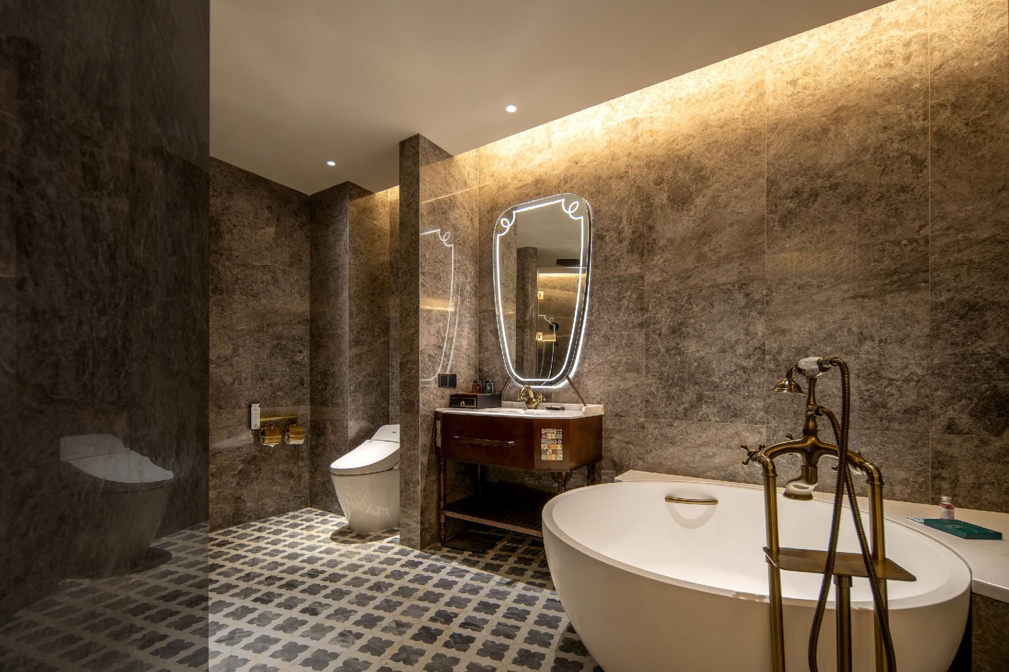 Executive King Room with Bathtub