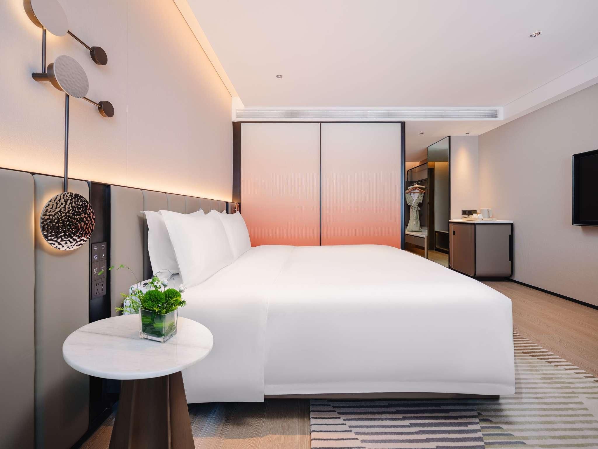 Standard Room,1 King Size Bed