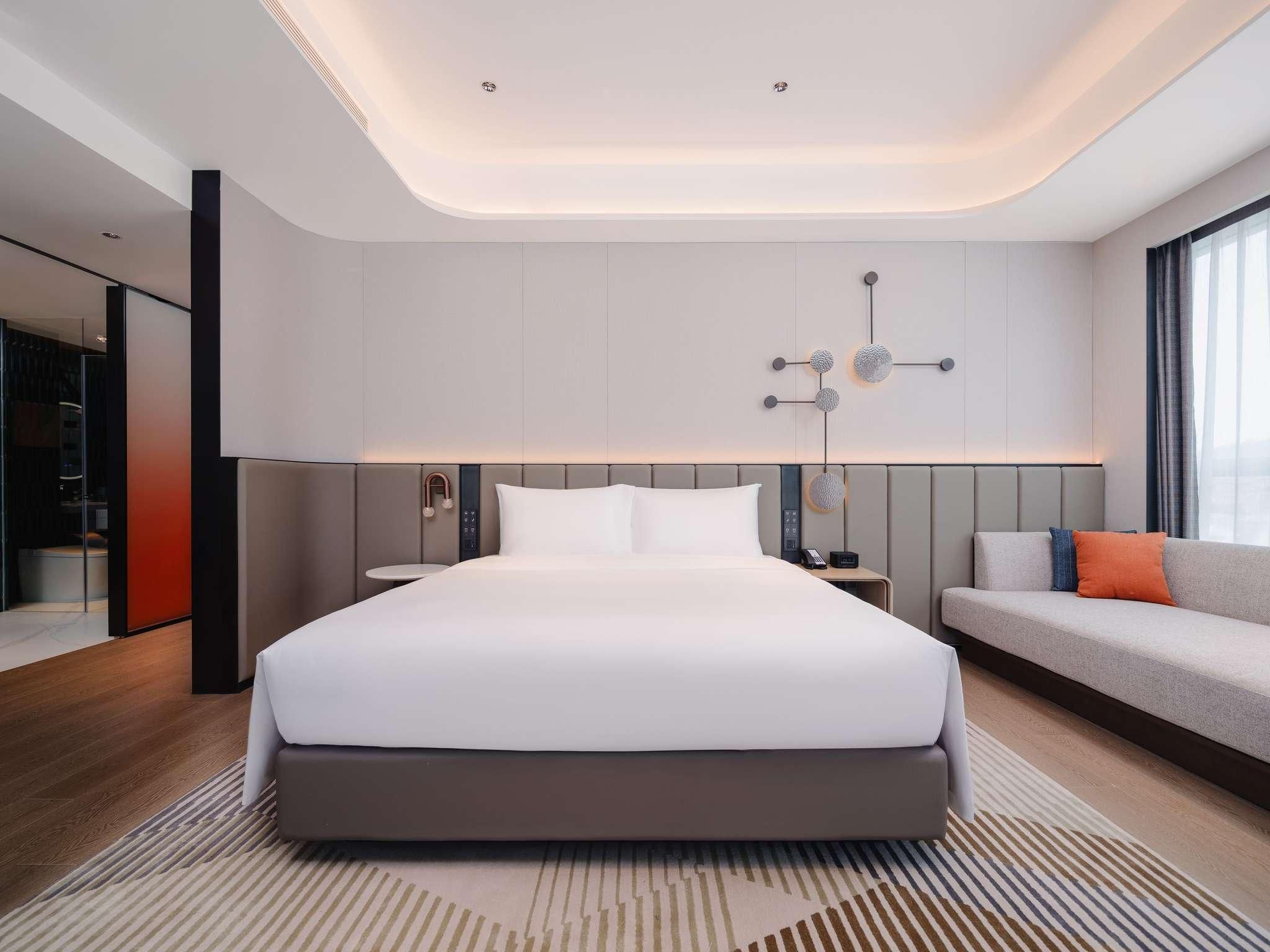 Executive Room,1 King Size Bed, Mountain View