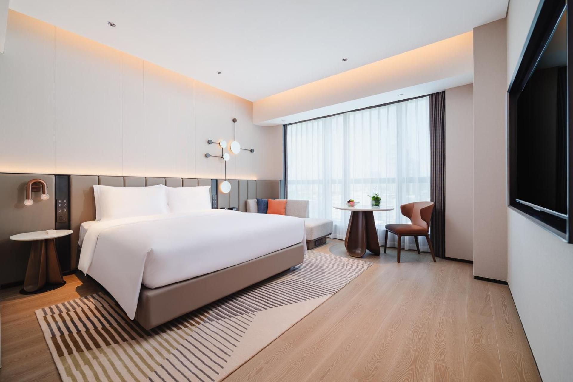 Superior Room with One King Bed