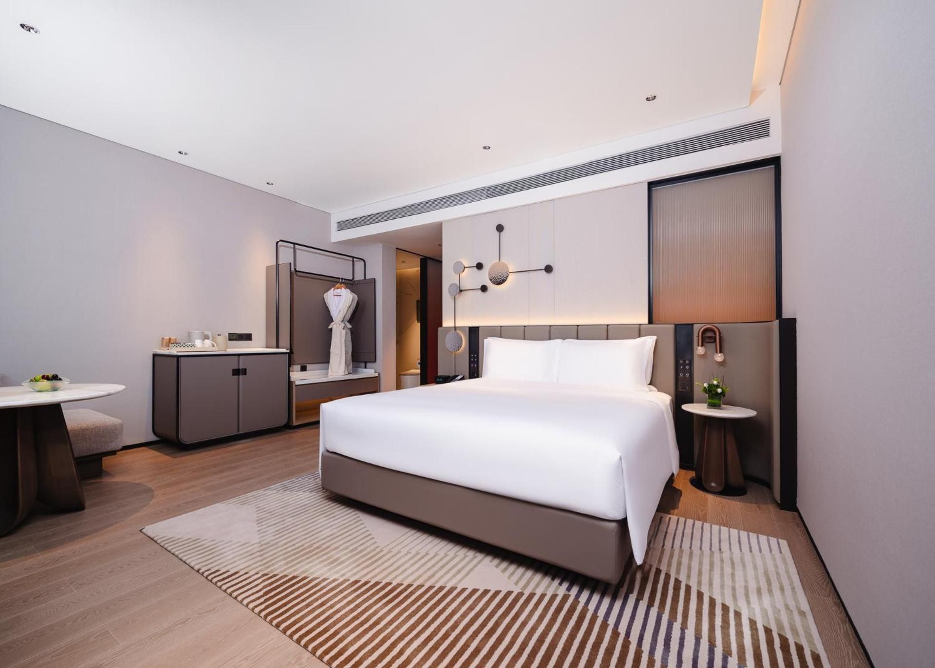 Executive Room with One King Bed