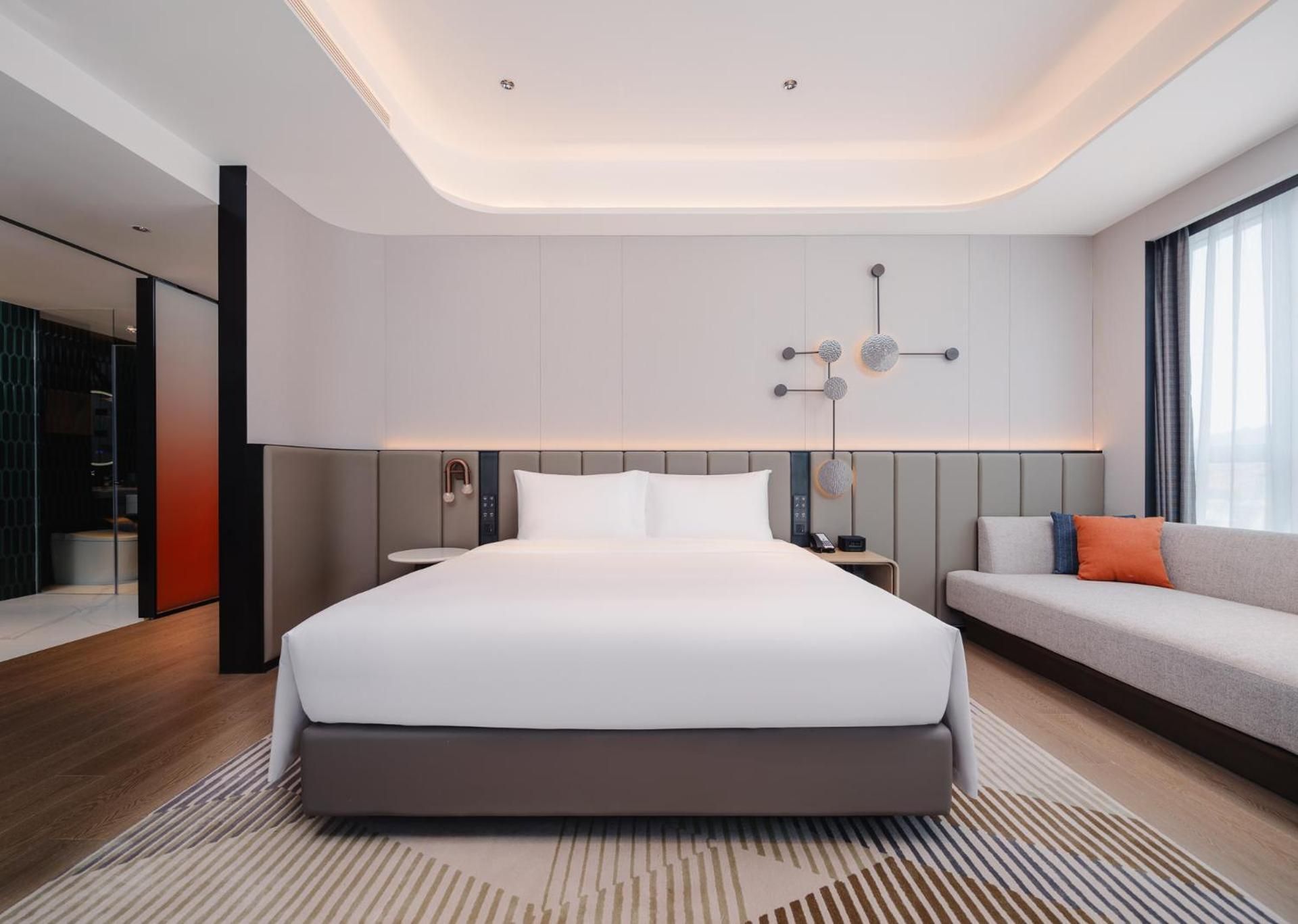 Executive Room with One King Bed and Mountain View
