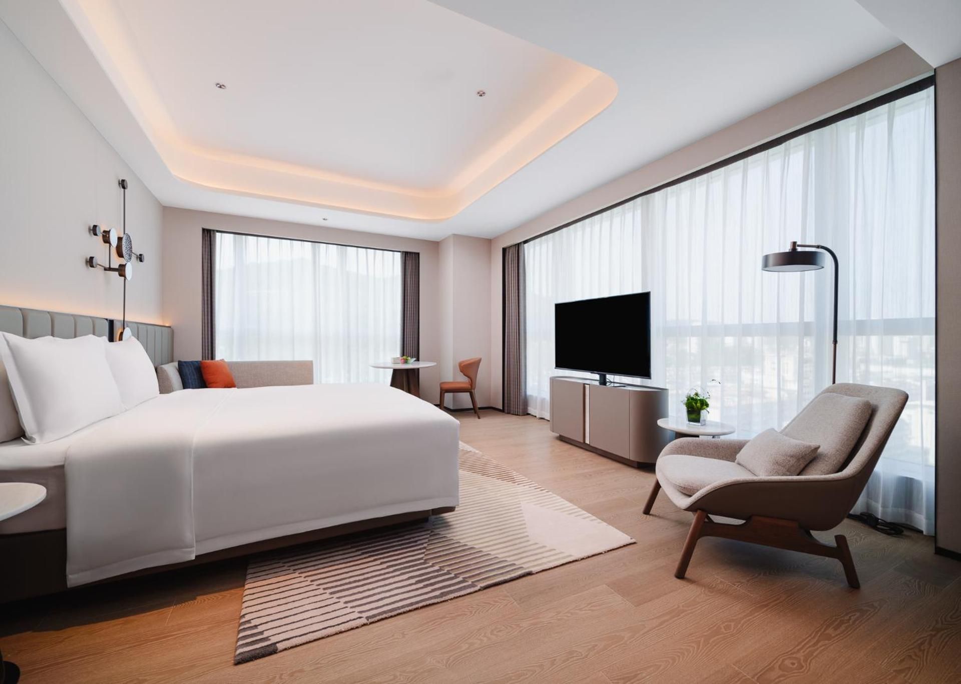 Executive Room with One King Bed and Mountain View