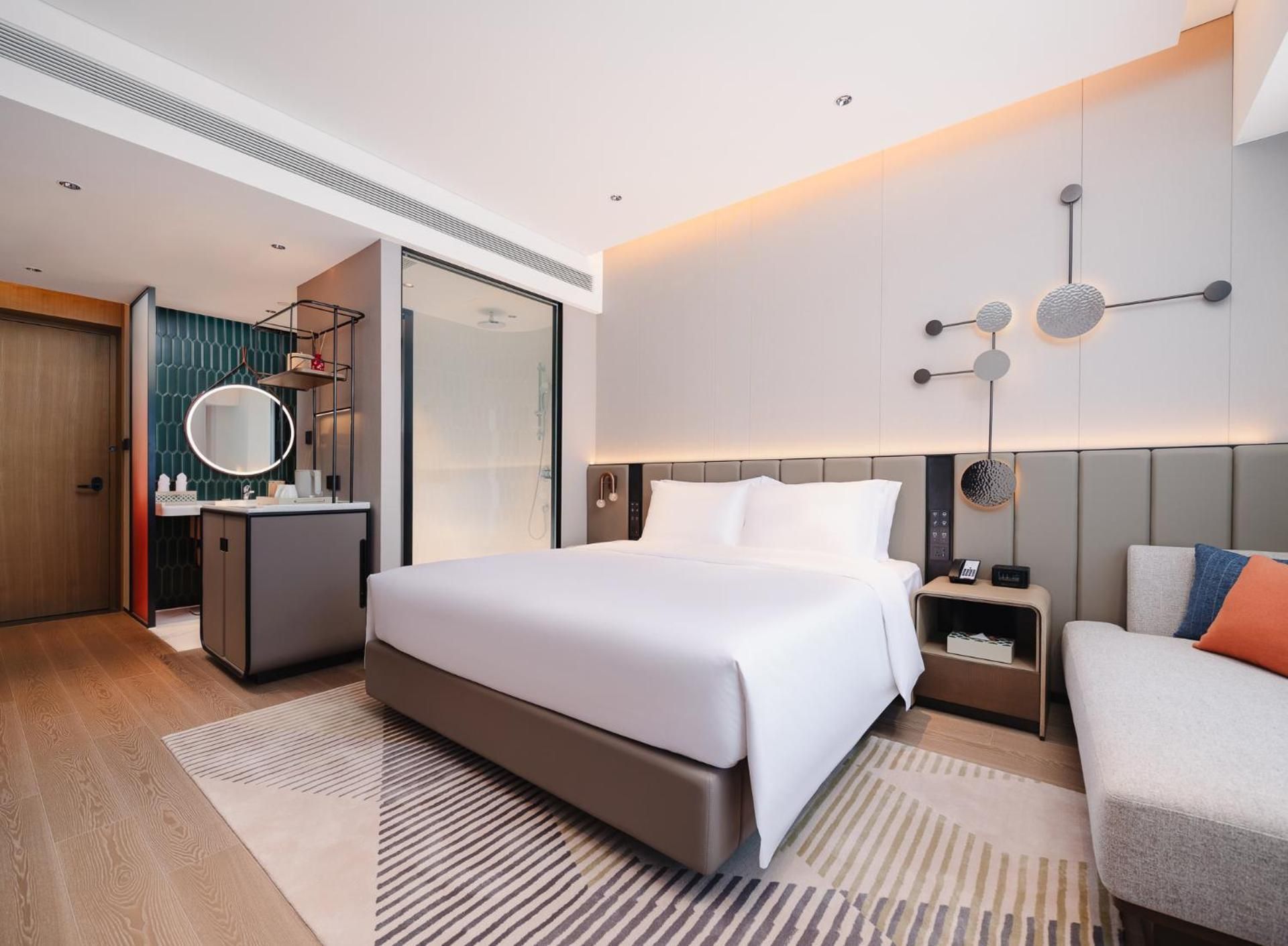 Superior Room with One King Bed